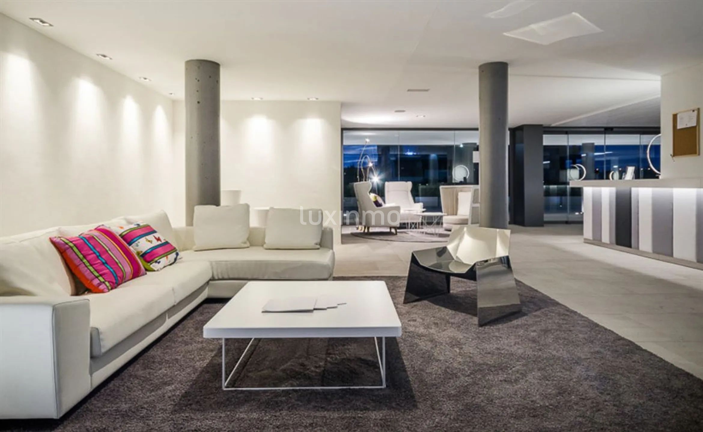 Modern apartment "The White Angel" in la Marina area, Ibiza — photo 8