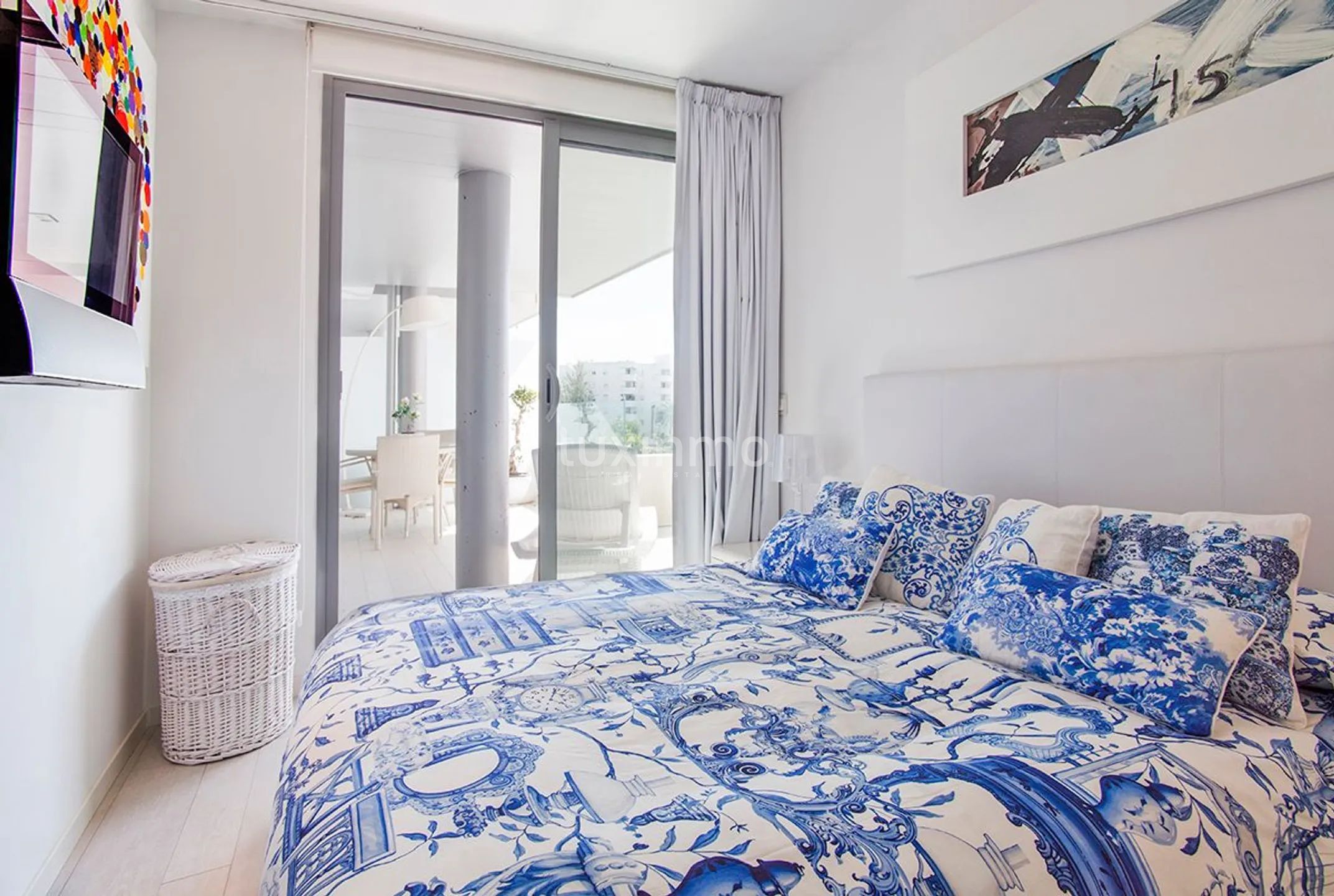 Modern apartment "The White Angel" in la Marina area, Ibiza — photo 20