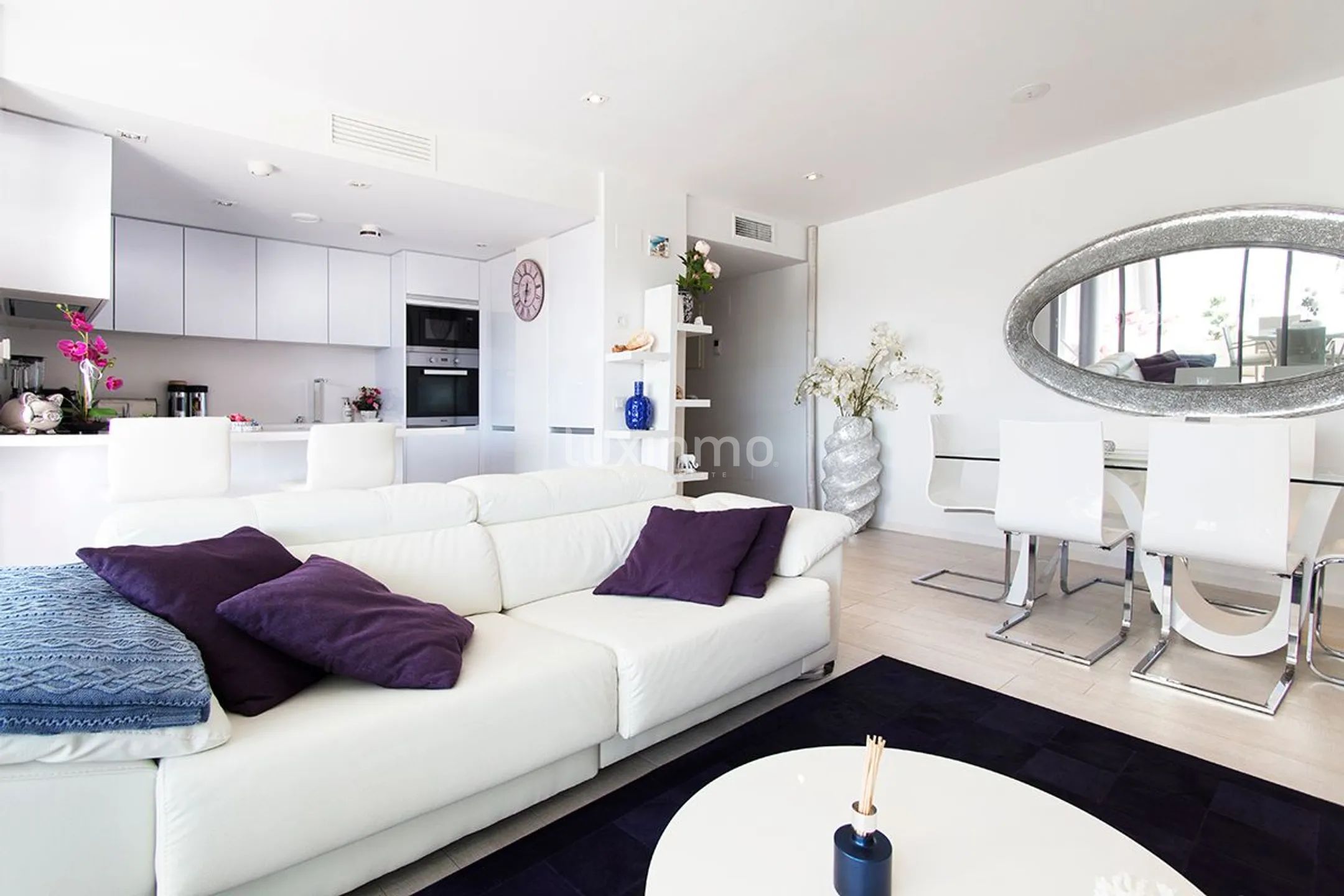 Modern appartement "The White Angel" in la Marina, Ibiza — photo 15