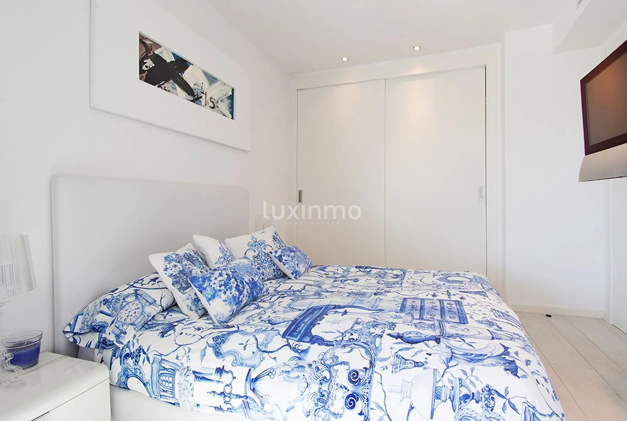 Modern appartement "The White Angel" in la Marina, Ibiza — photo 25