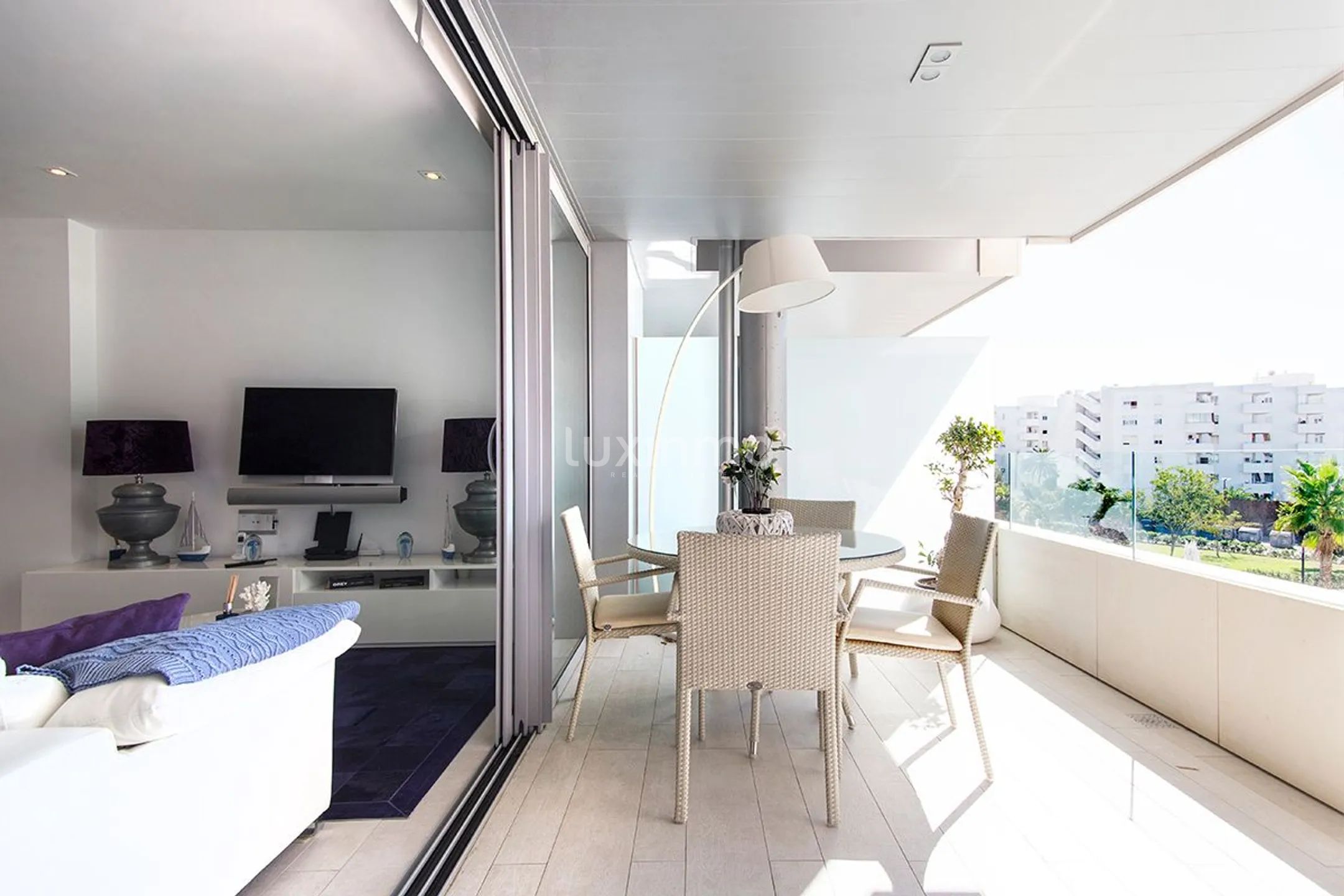 Modern apartment "The White Angel" in la Marina area, Ibiza — photo 19