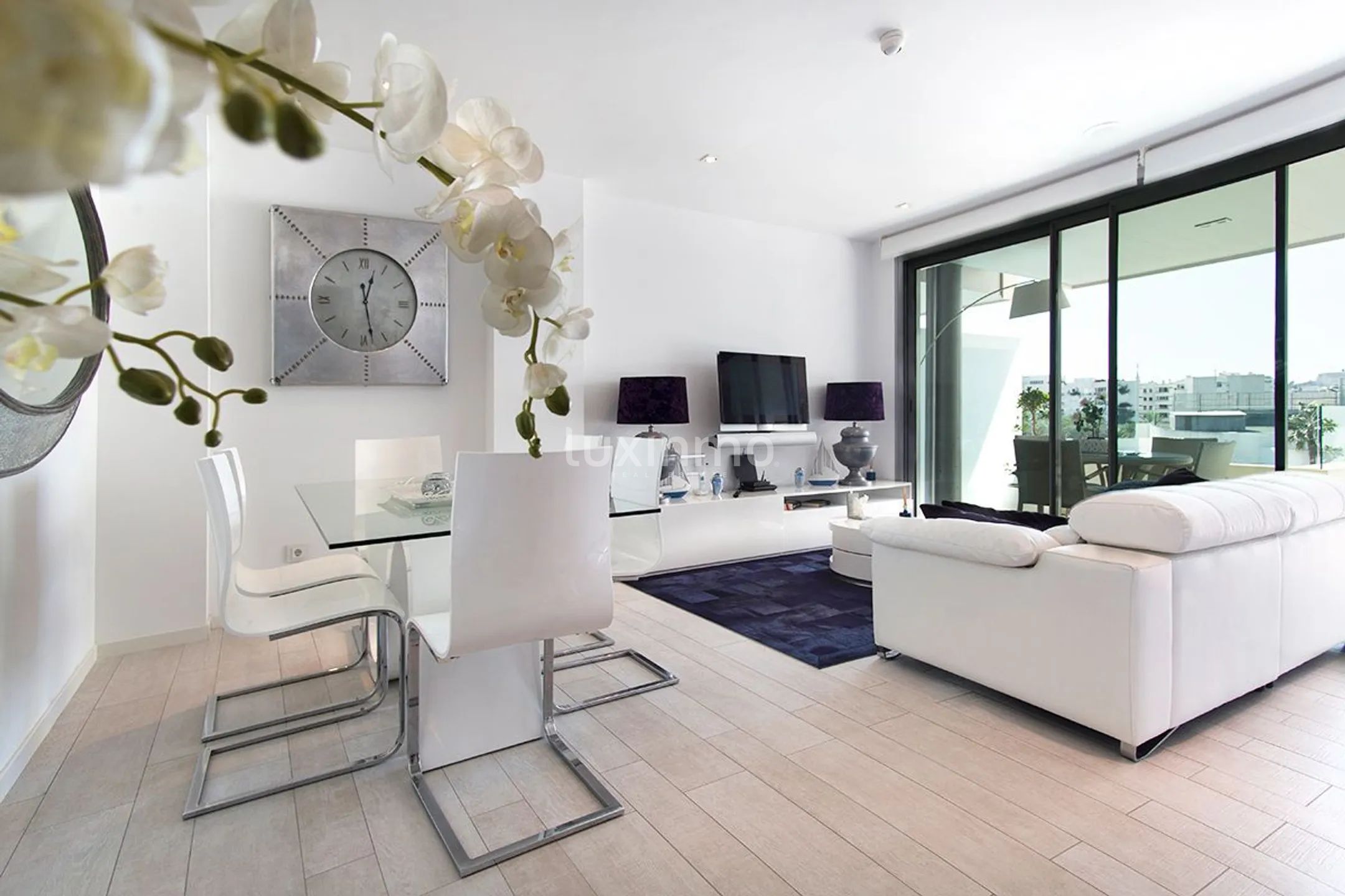 Modern appartement "The White Angel" in la Marina, Ibiza — photo 16