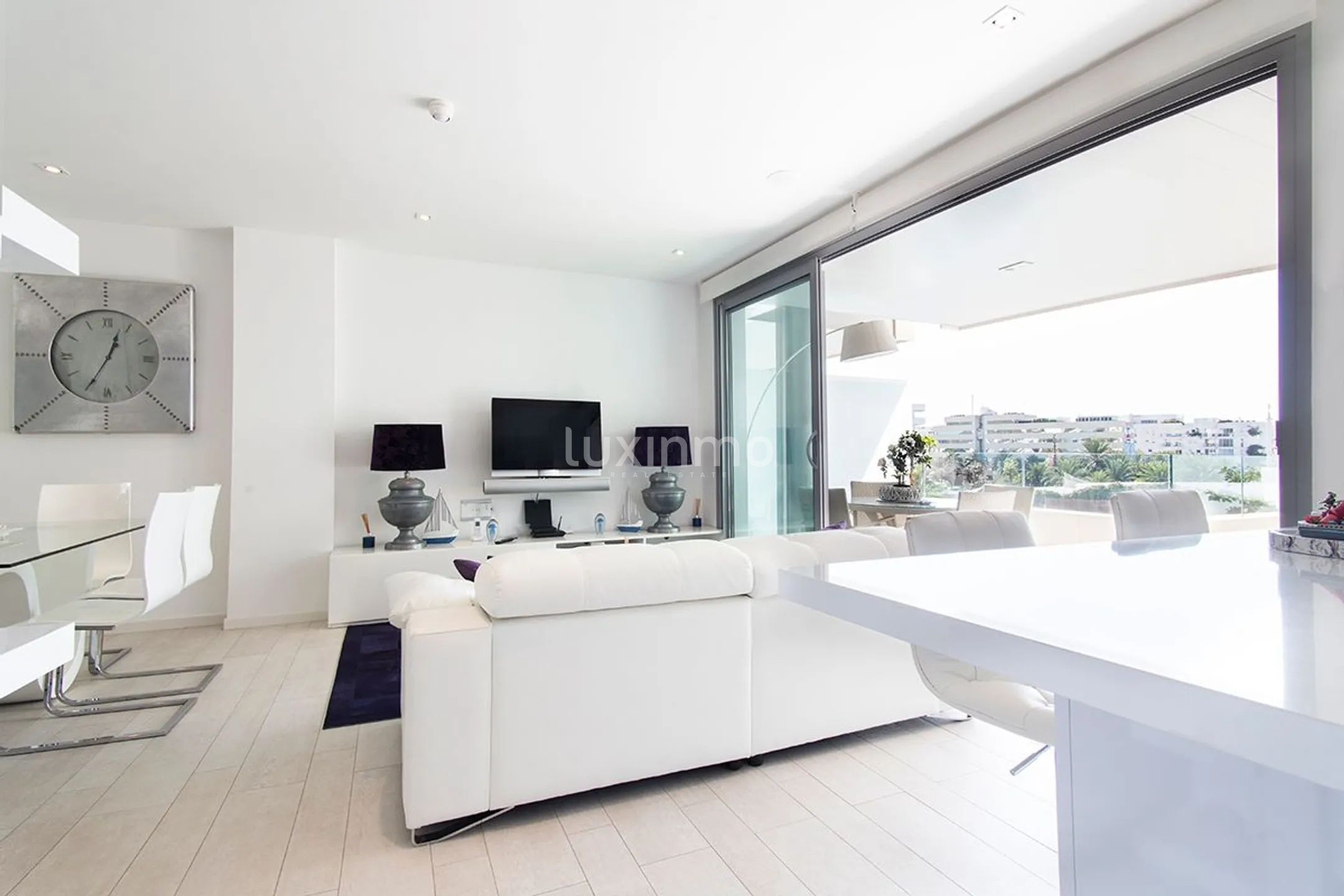Modern appartement "The White Angel" in la Marina, Ibiza — photo 18