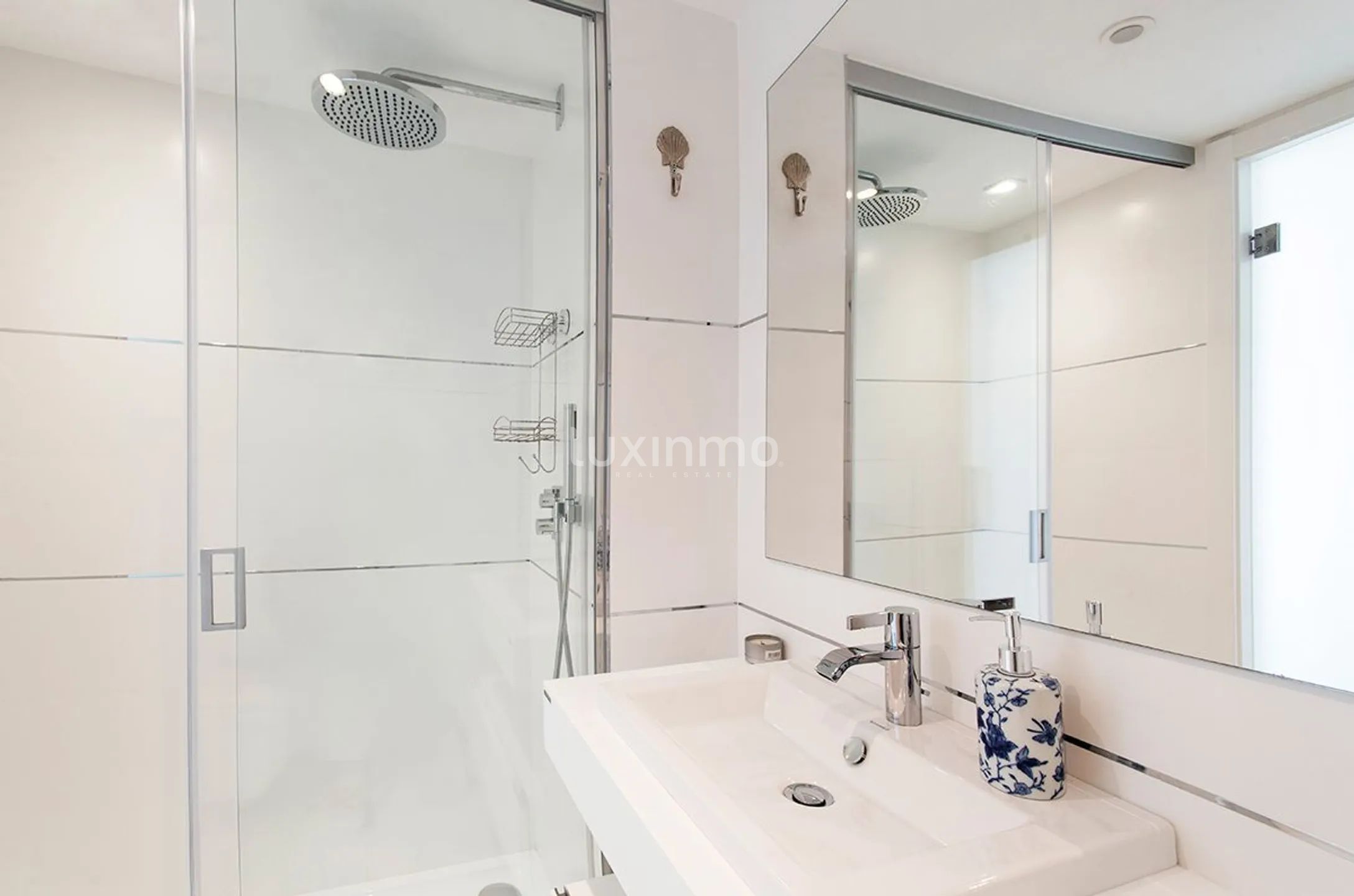 Modern apartment "The White Angel" in la Marina area, Ibiza — photo 26