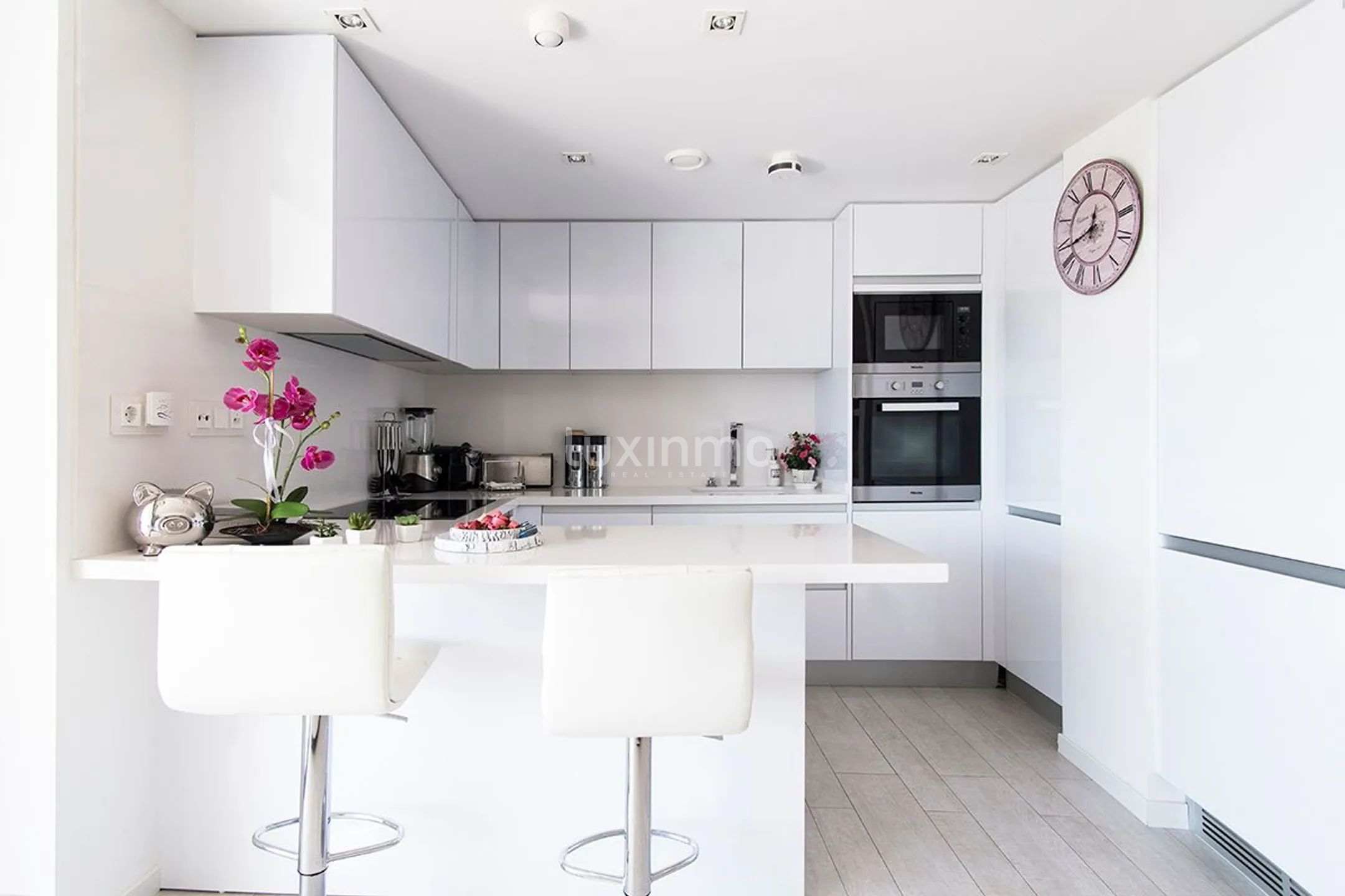 Modern appartement "The White Angel" in la Marina, Ibiza — photo 17