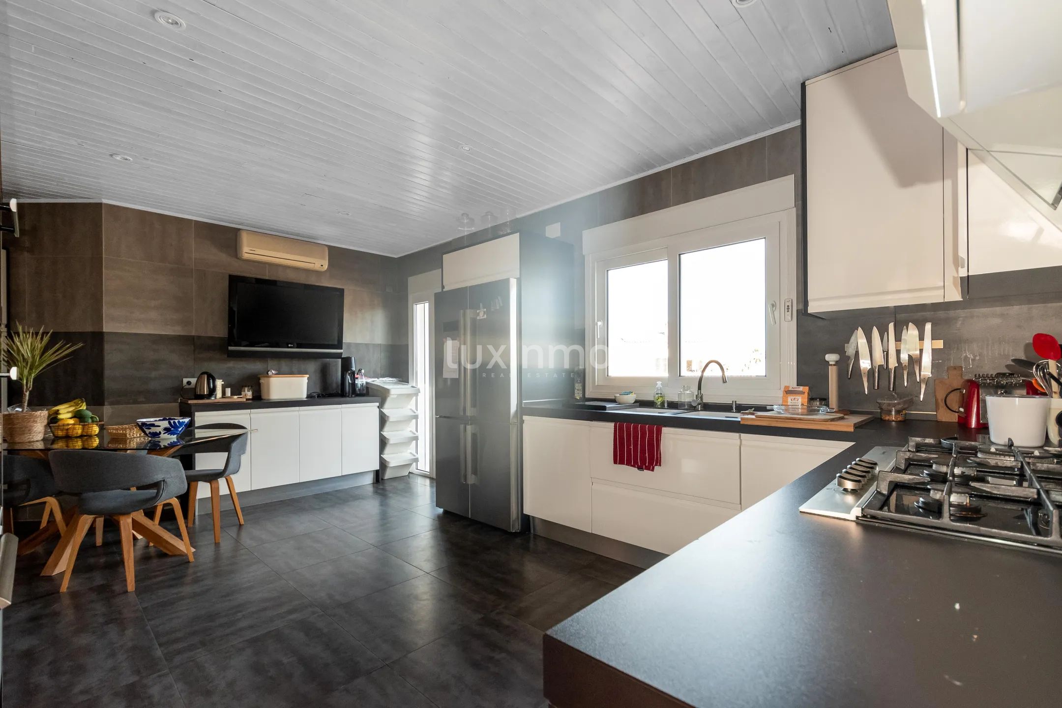 Remodeled 5-Bedroom House with Sea Views in La Nucia — photo 3