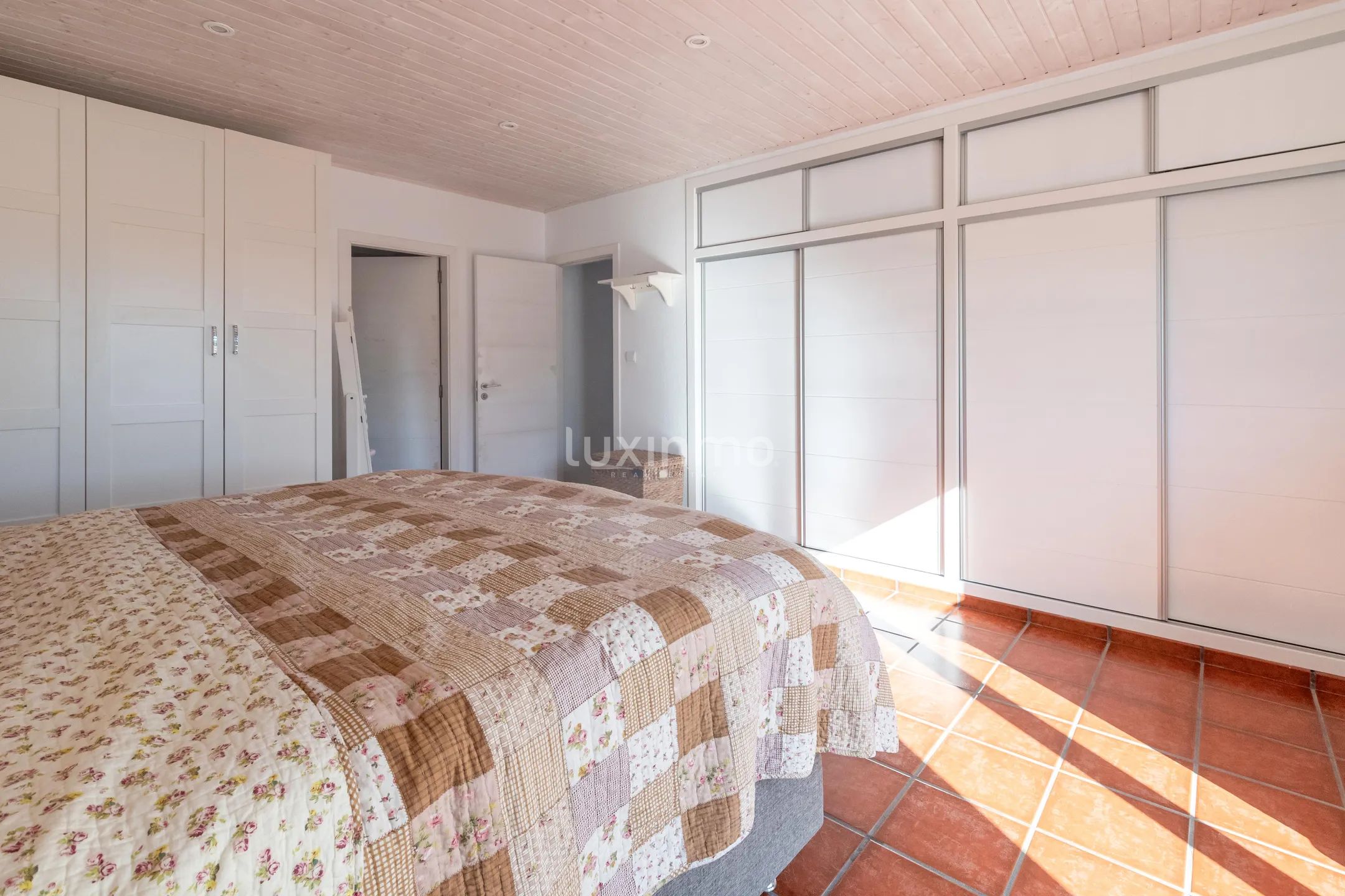 Ombyggt hus med 5 sovrum och havsutsikt i La Nucia — photo 19