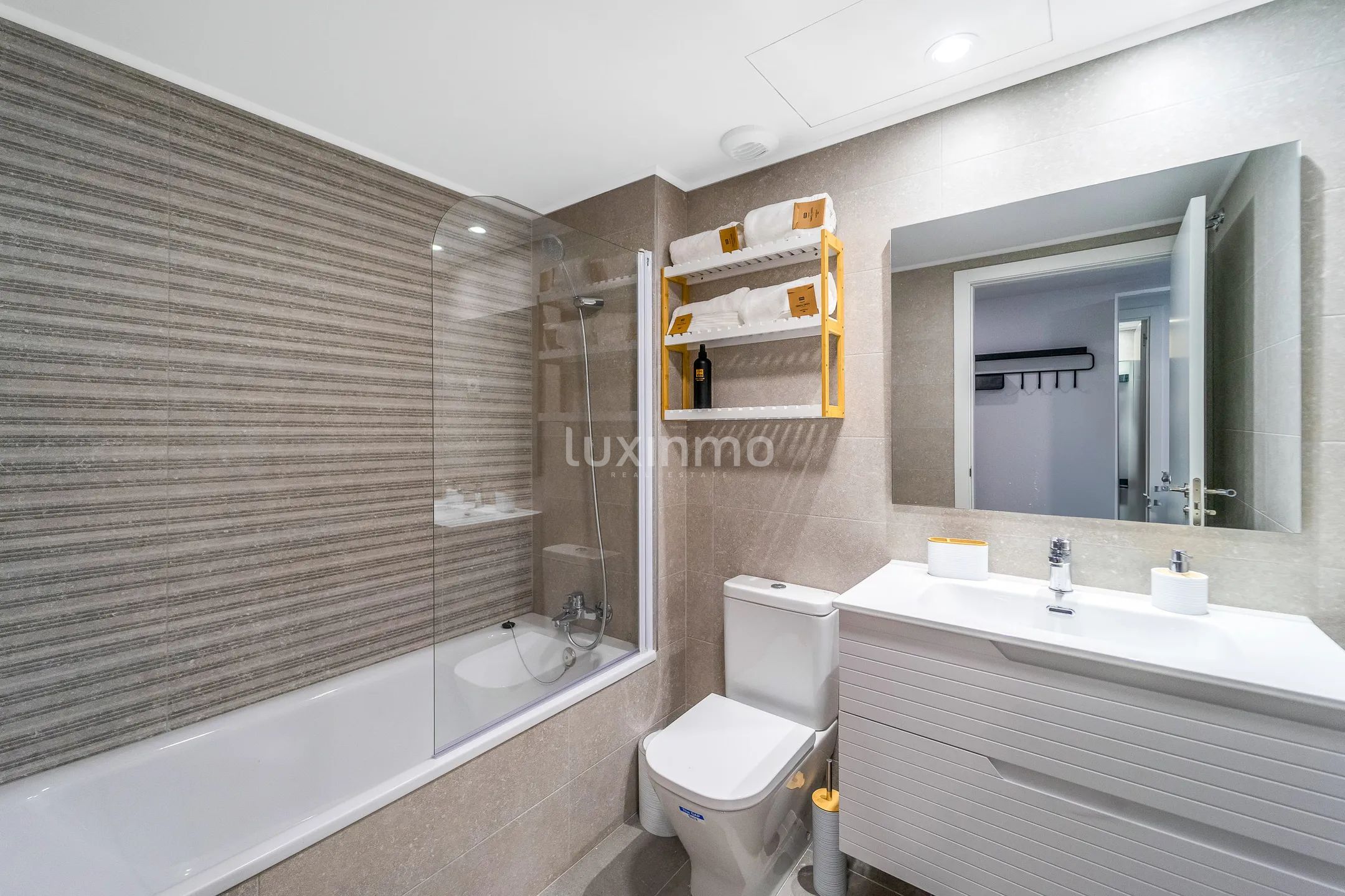 Modern apartment with sea and mountain views in Calpe — photo 13