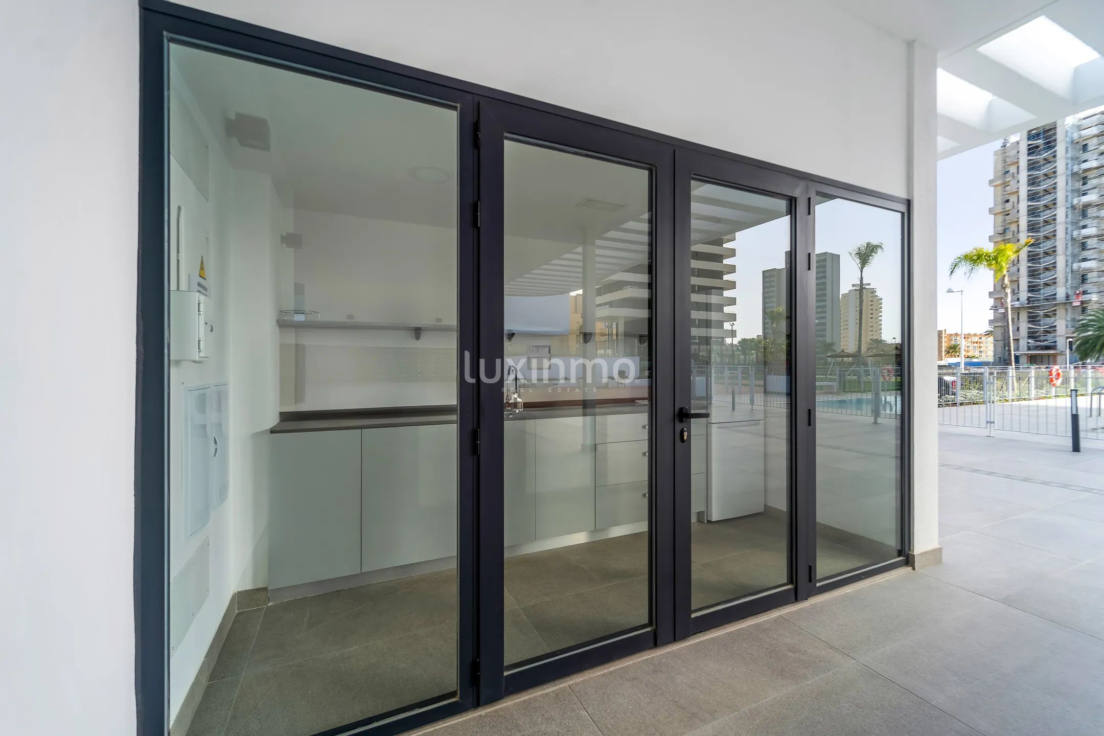 Modern apartment with sea and mountain views in Calpe — photo 19