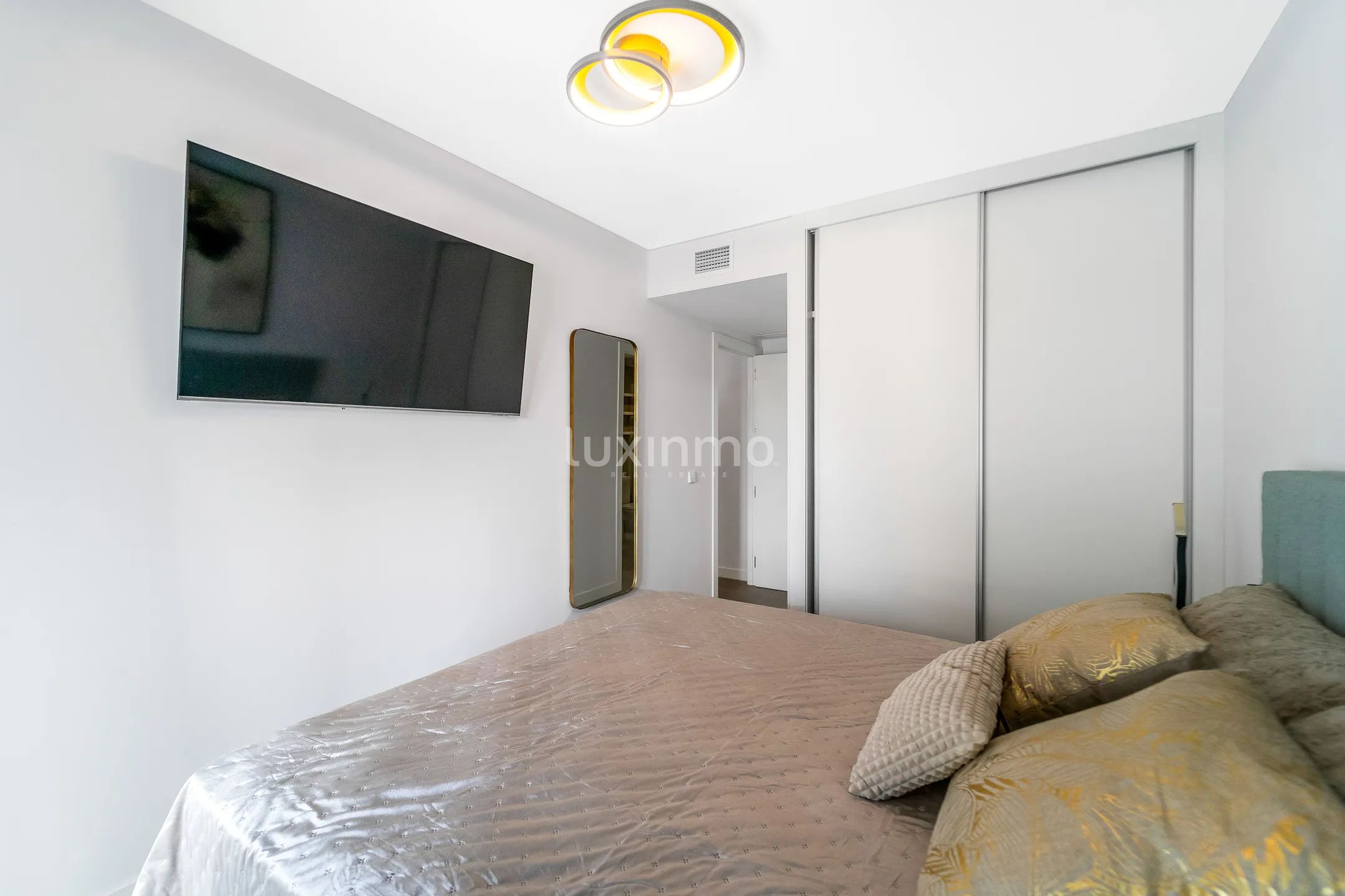 Modern apartment with sea and mountain views in Calpe — photo 15