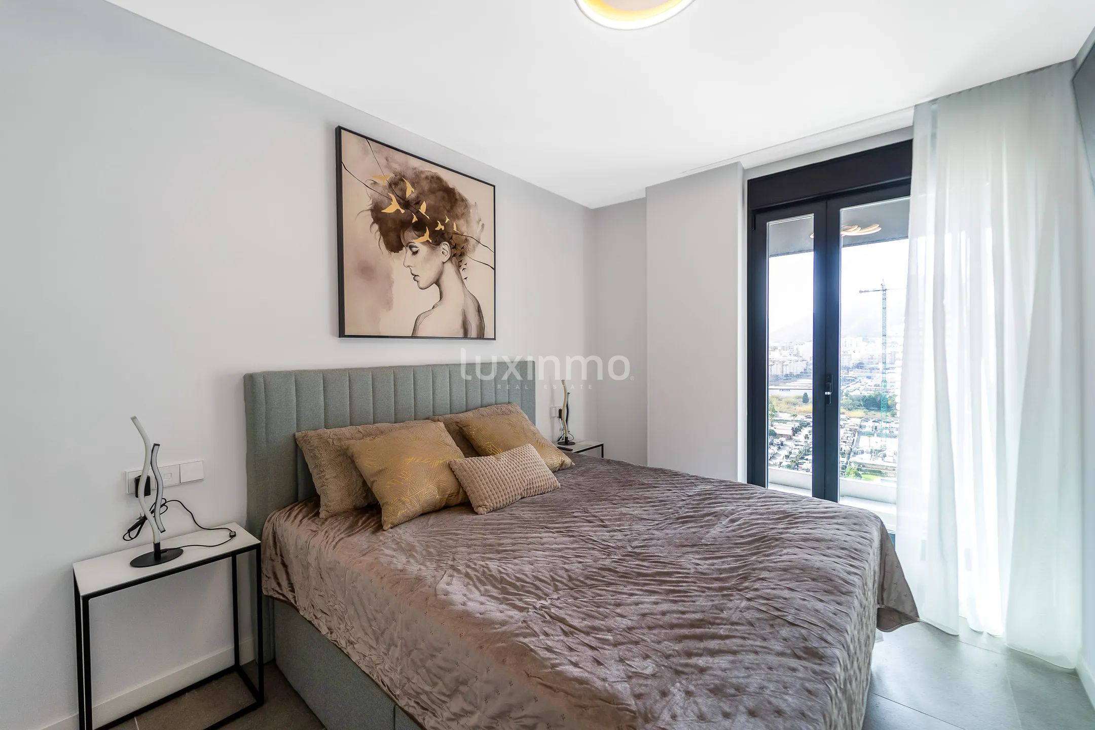 Modern apartment with sea and mountain views in Calpe — photo 14