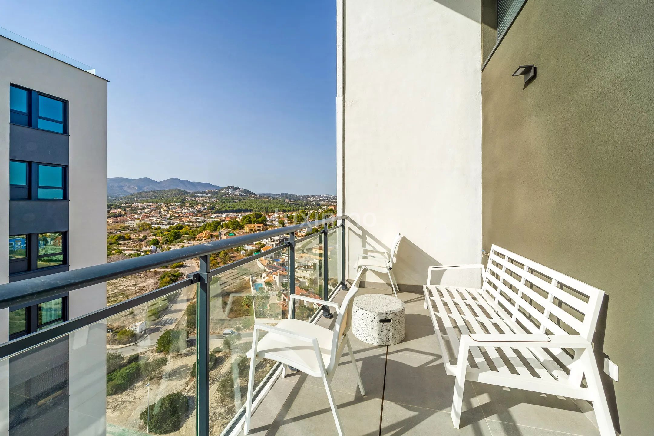 Modern apartment with sea and mountain views in Calpe — photo 12