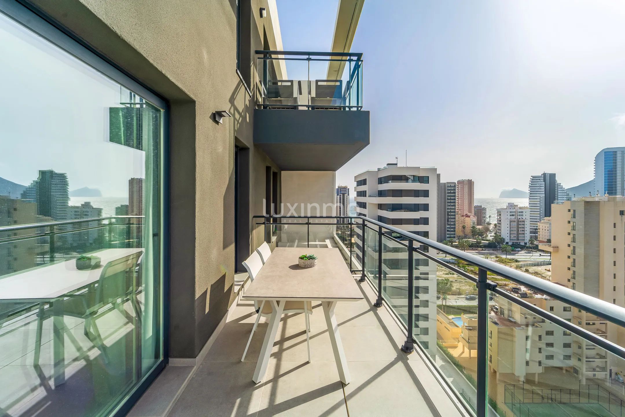 Modern apartment with sea and mountain views in Calpe — photo 1