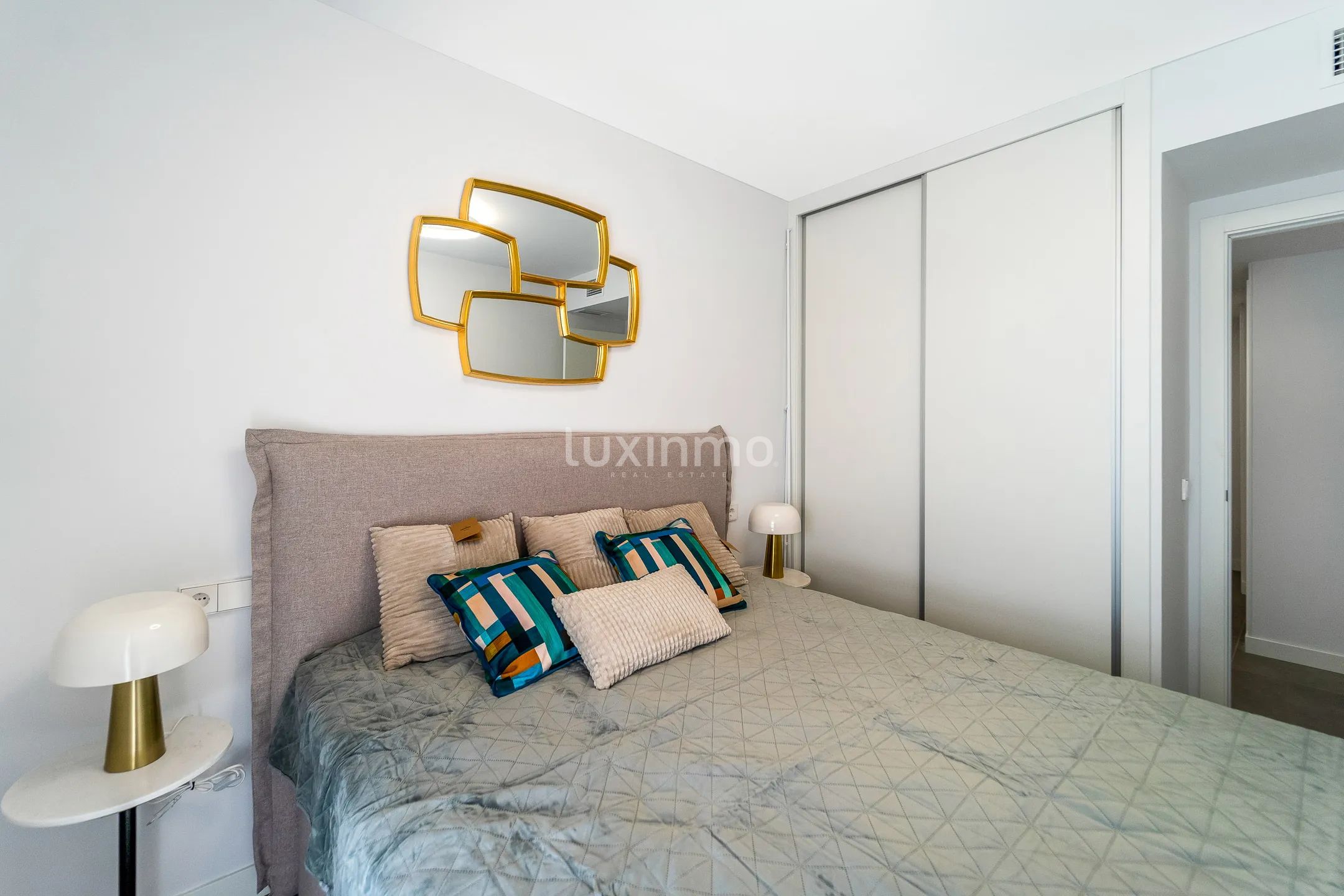 Modern apartment with sea and mountain views in Calpe — photo 9