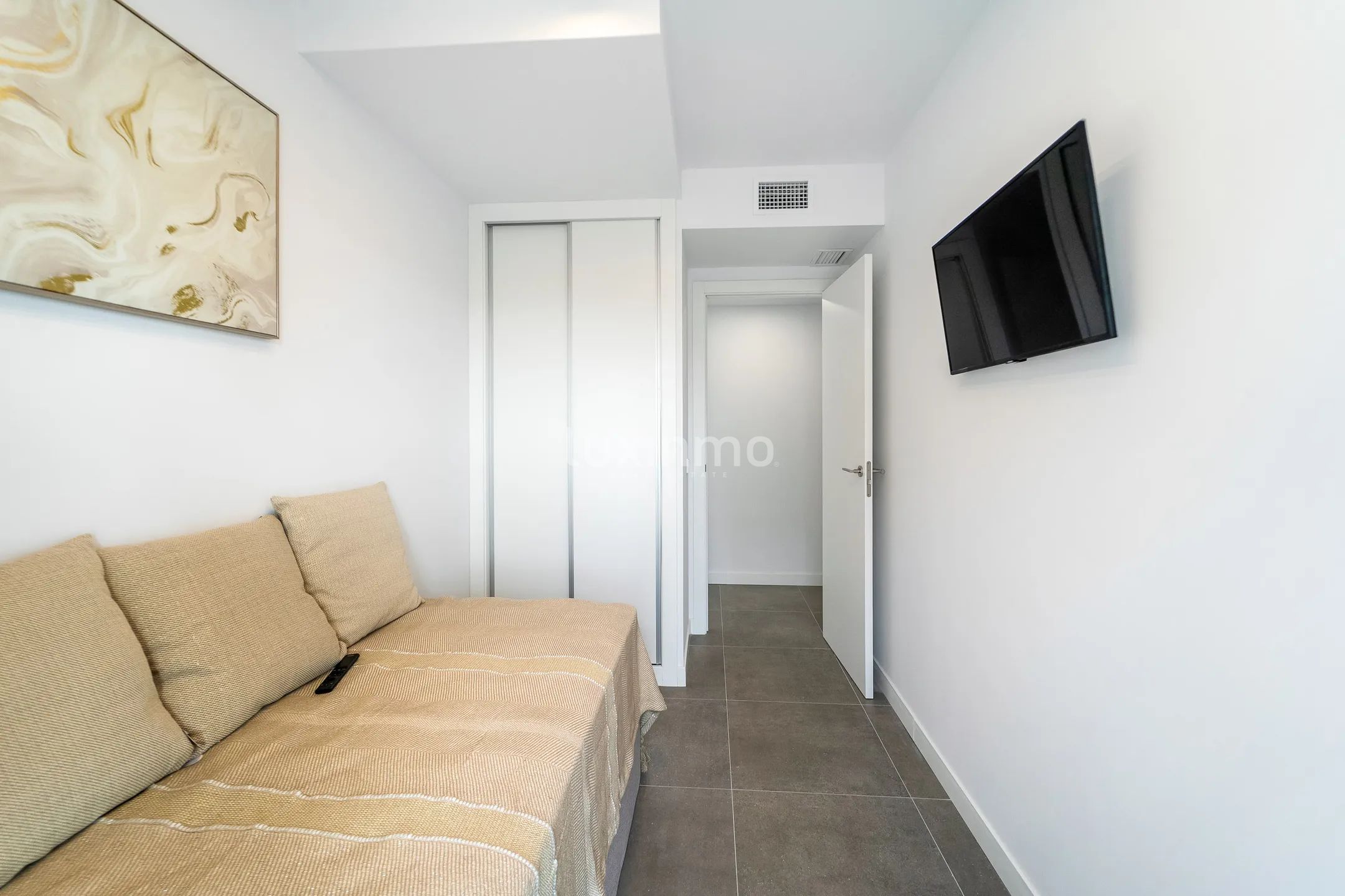 Modern apartment with sea and mountain views in Calpe — photo 11