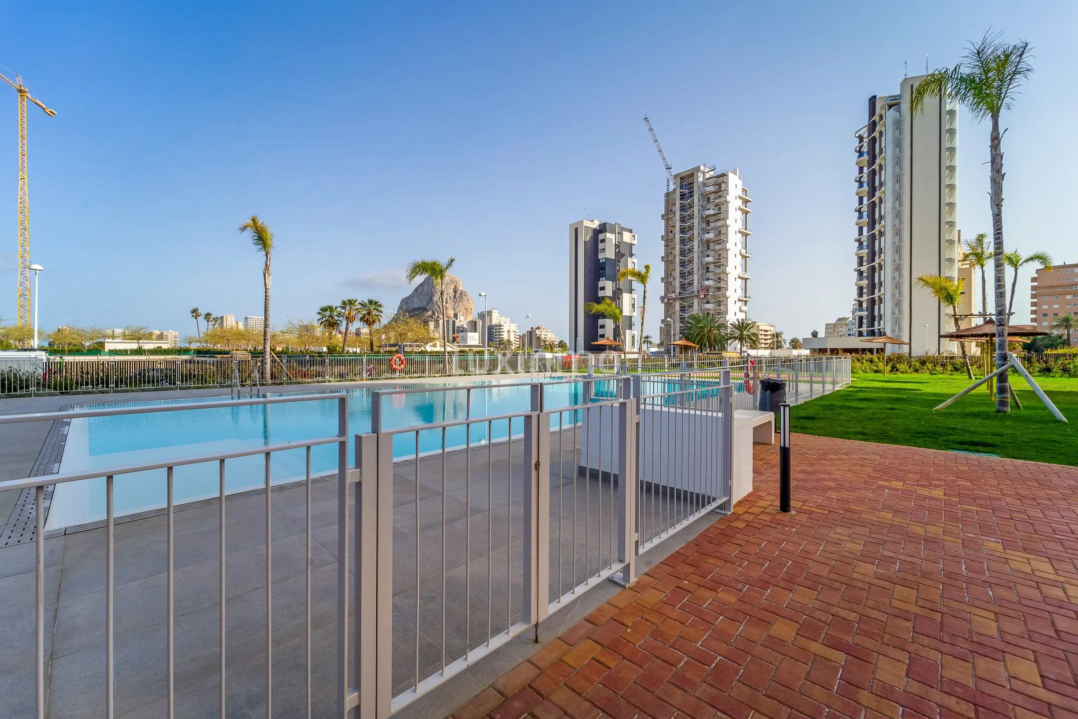 Modern apartment with sea and mountain views in Calpe — photo 20