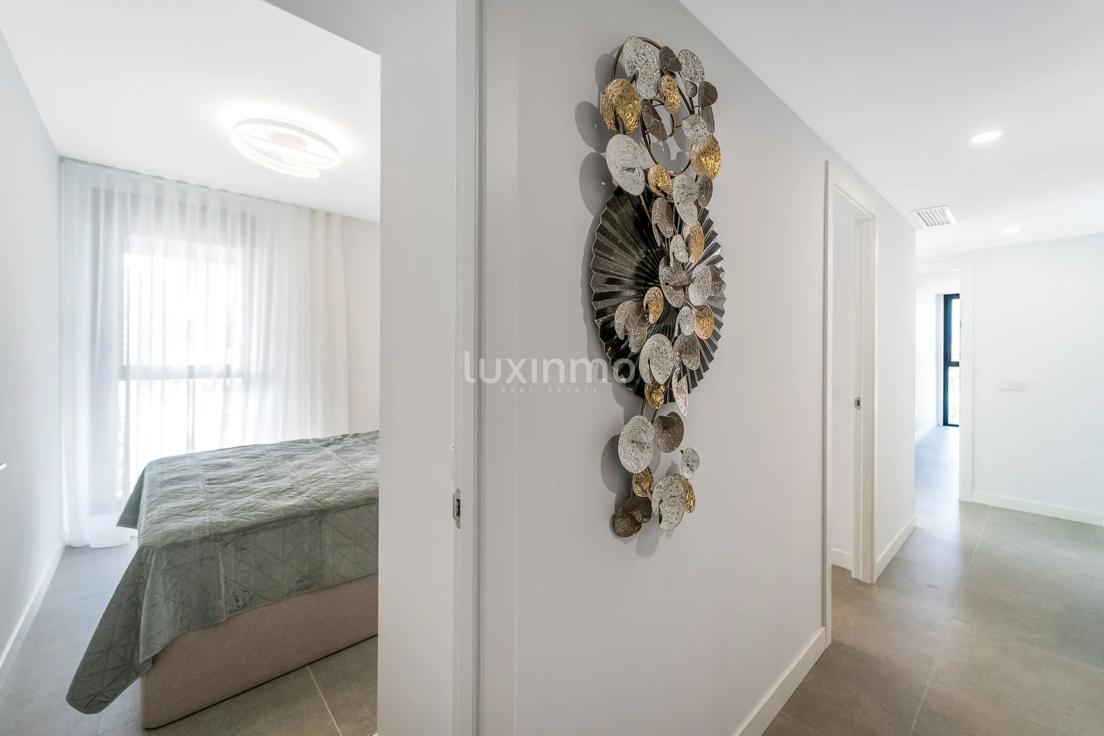 Modern apartment with sea and mountain views in Calpe — photo 7