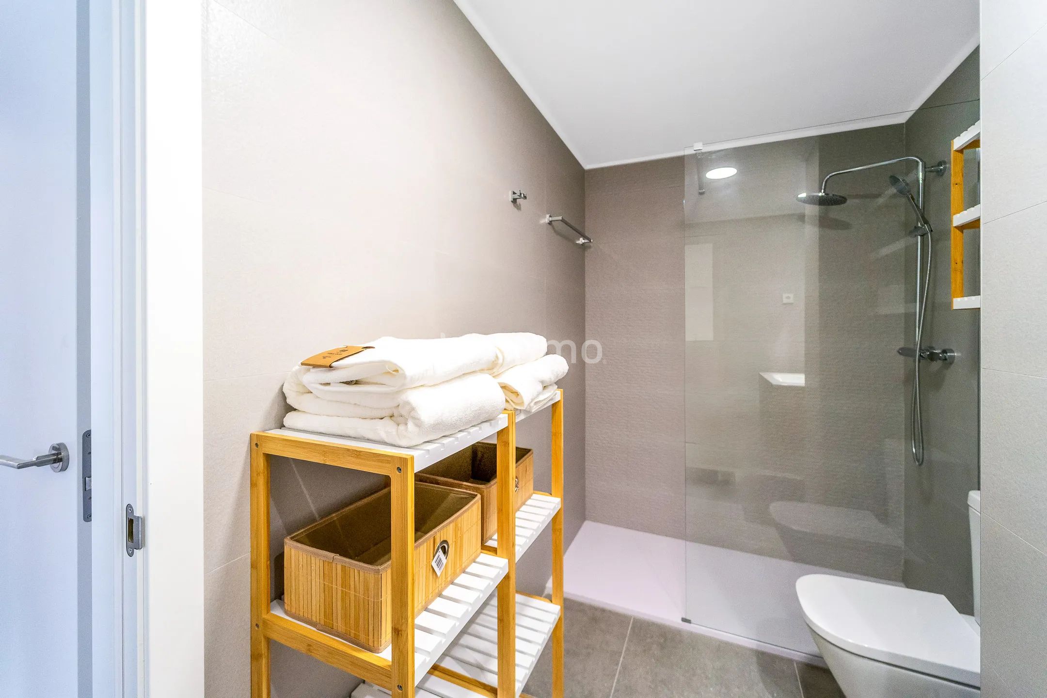 Modern apartment with sea and mountain views in Calpe — photo 17