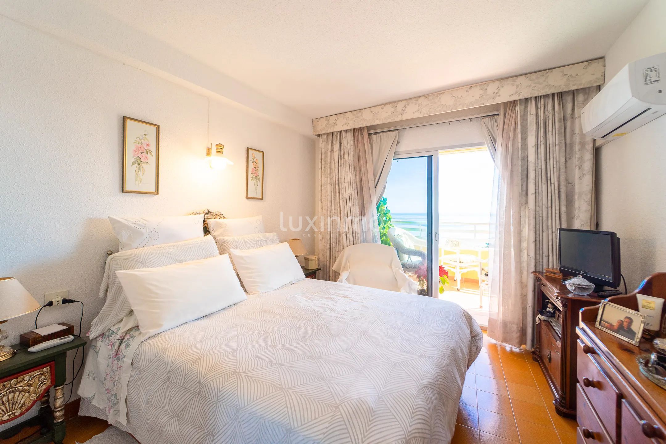 Stunning penthouse on the beachfront with sea views in Calpe — photo 21
