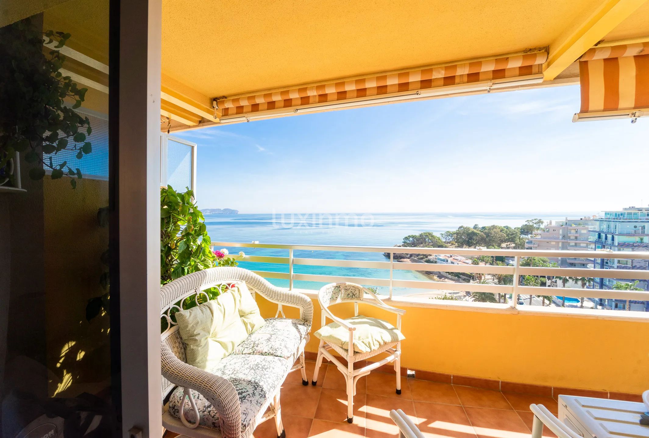 Stunning penthouse on the beachfront with sea views in Calpe — photo 22