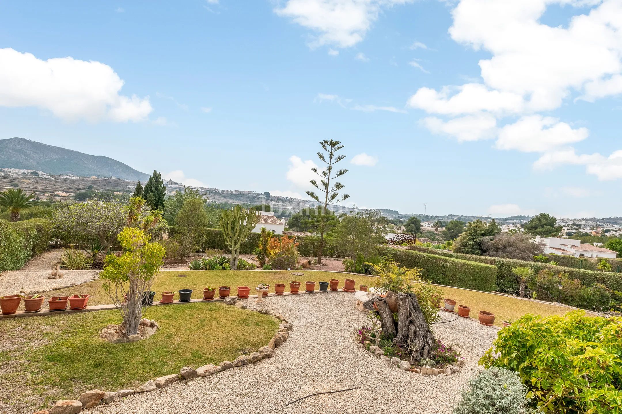 Charmante Villa auf einem großen Grundstück zu verkaufen in Lluca, Jávea — photo 31