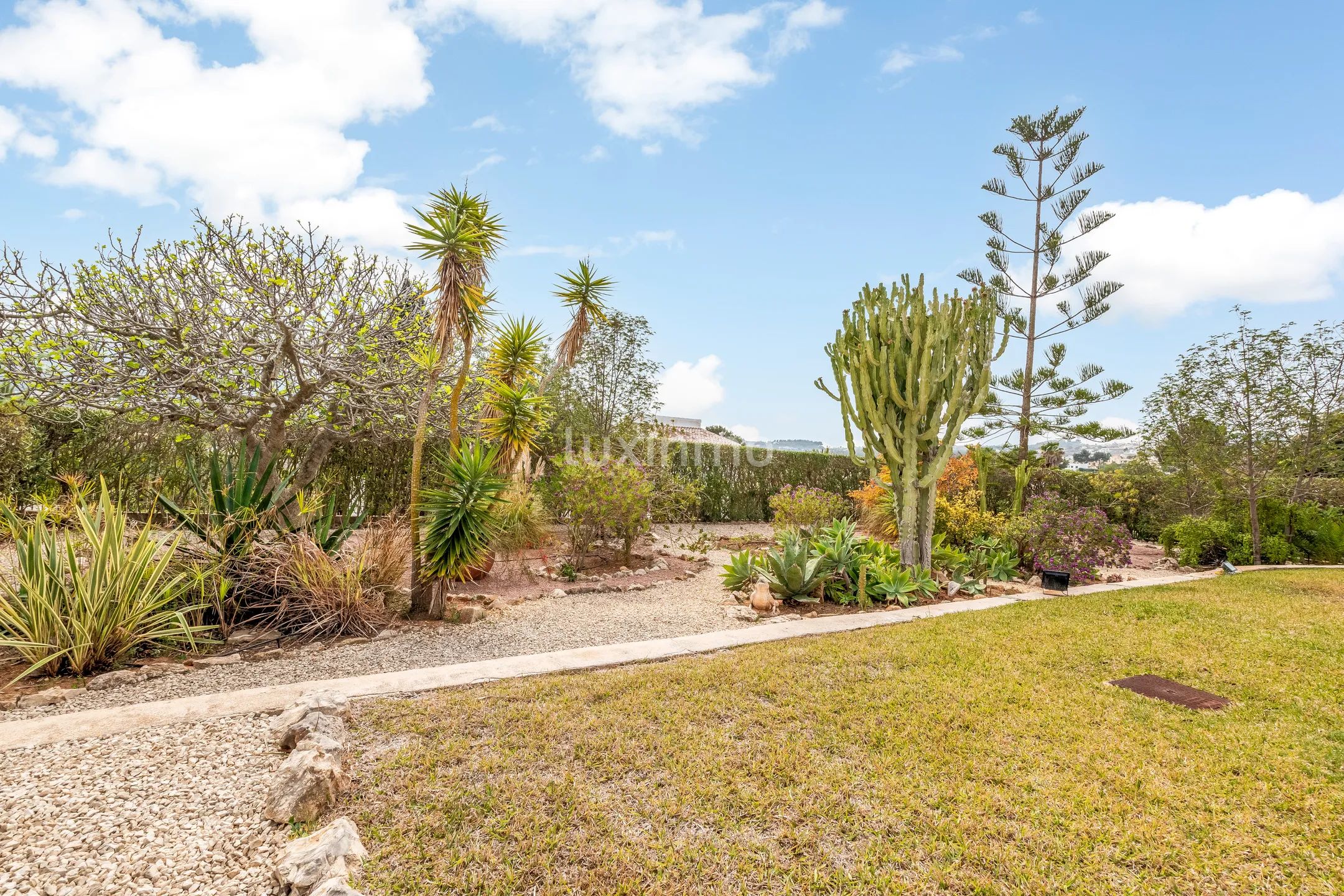 Charmante Villa auf einem großen Grundstück zu verkaufen in Lluca, Jávea — photo 32