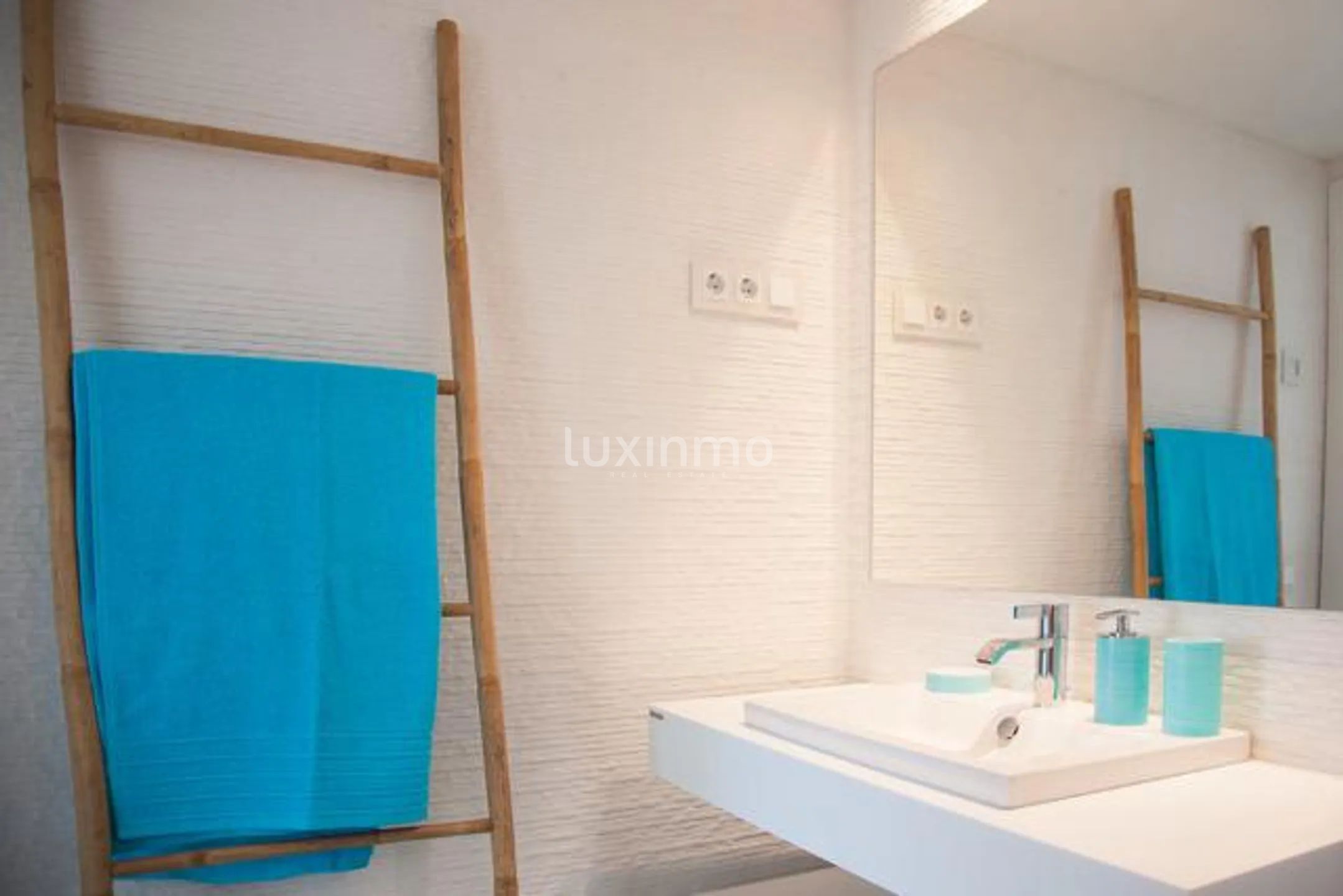 Современная квартира в The White Angel, район Ла Марина на Ибице — photo 33