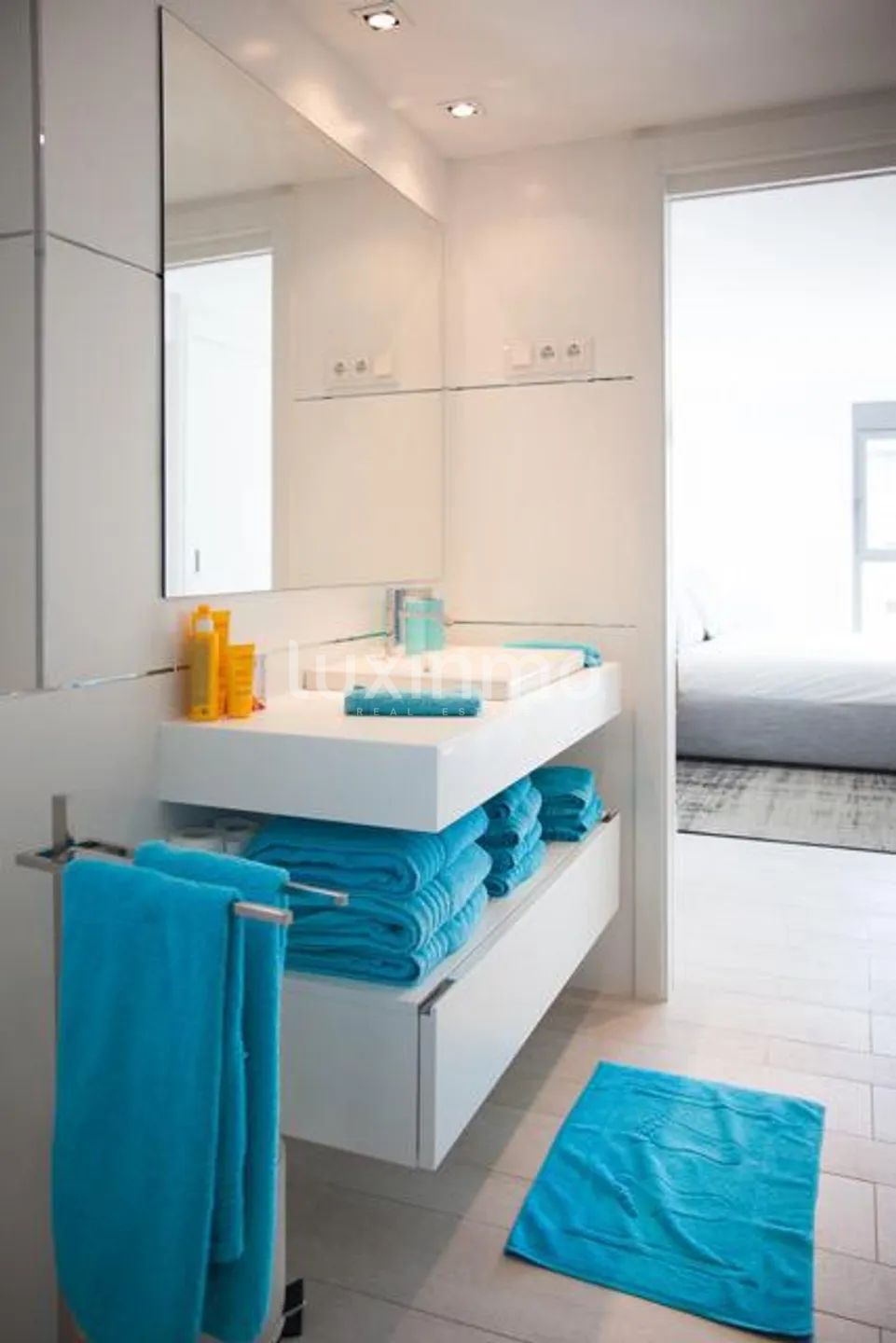 Современная квартира в The White Angel, район Ла Марина на Ибице — photo 28