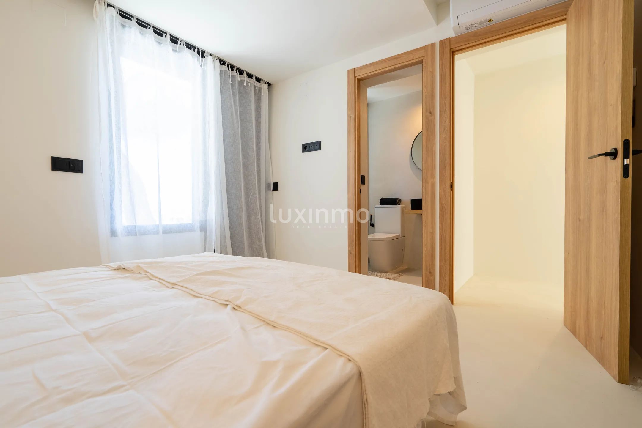 Atemberaubende 4-Schlafzimmer-Villa im Ibiza-Stil mit Meerblick in Jávea — photo 32
