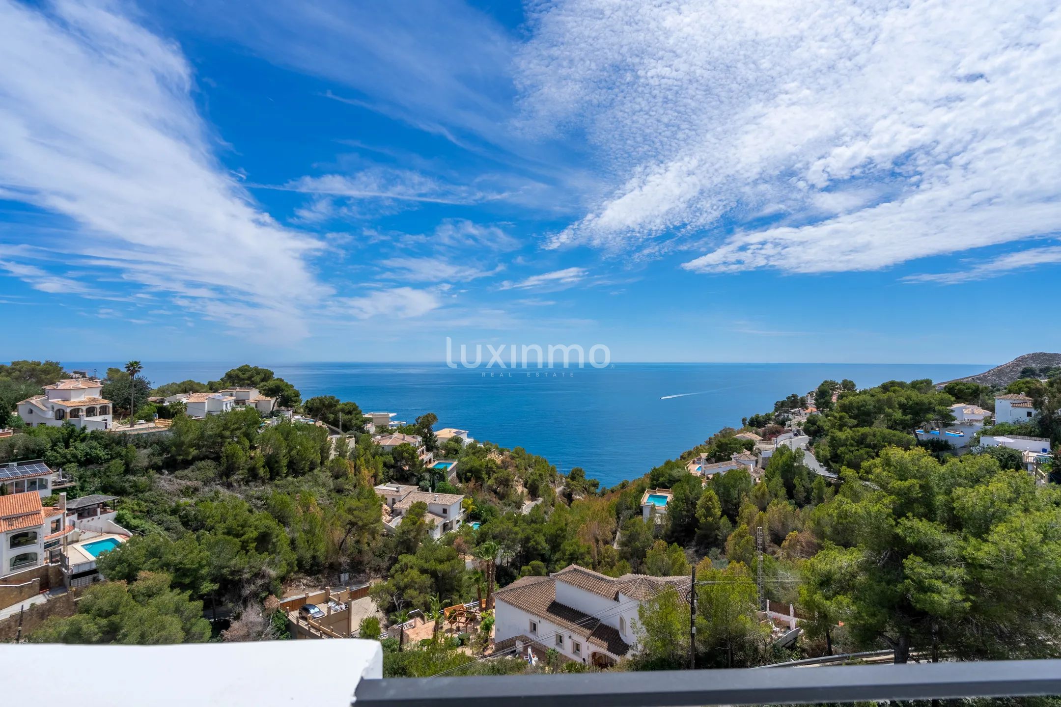 Atemberaubende 4-Schlafzimmer-Villa im Ibiza-Stil mit Meerblick in Jávea — photo 34