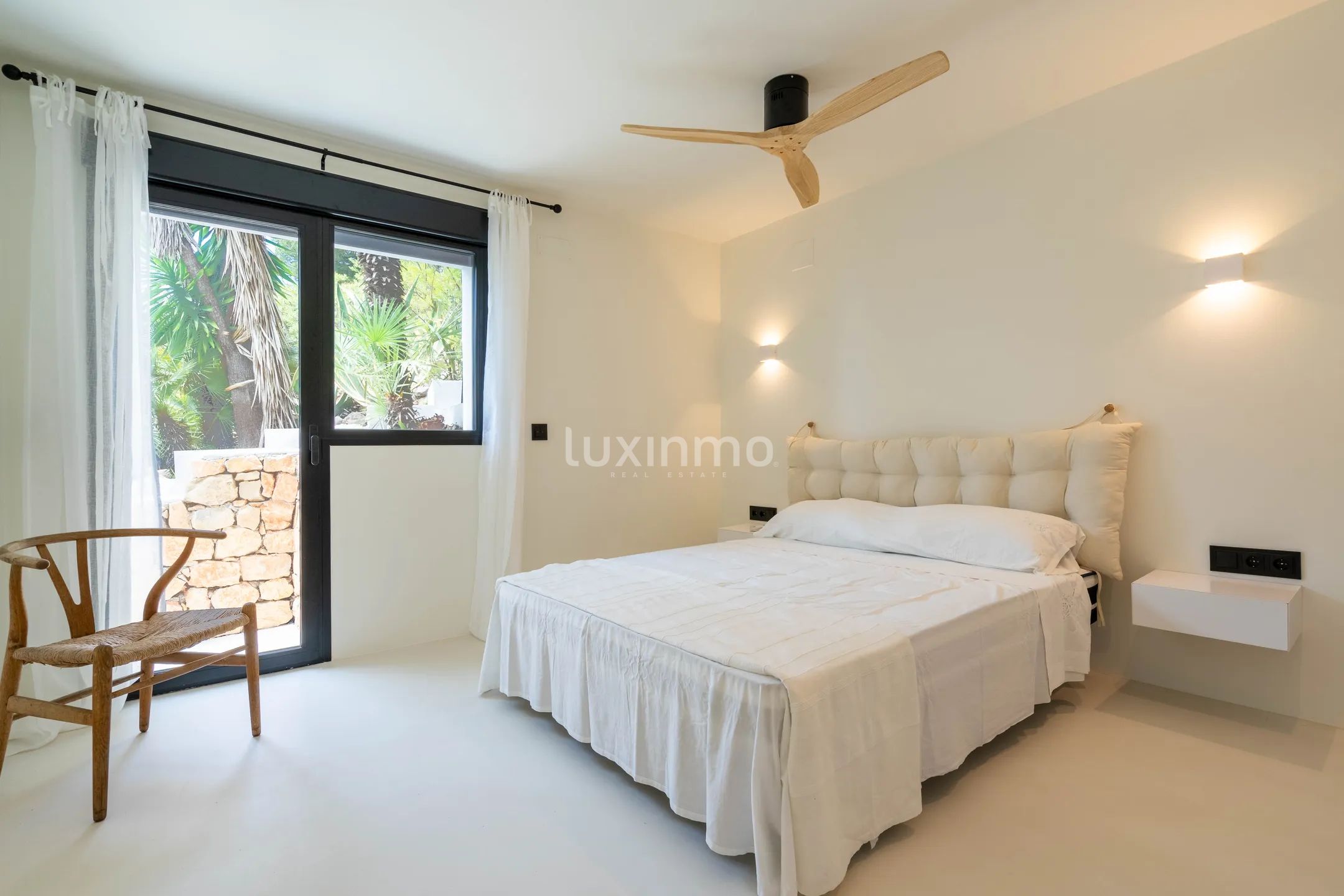 Atemberaubende 4-Schlafzimmer-Villa im Ibiza-Stil mit Meerblick in Jávea — photo 27