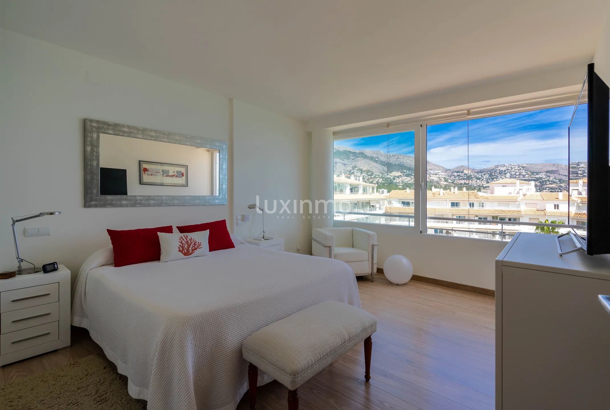 Duplex penthouse on the first line of the beach in Altea — photo 16
