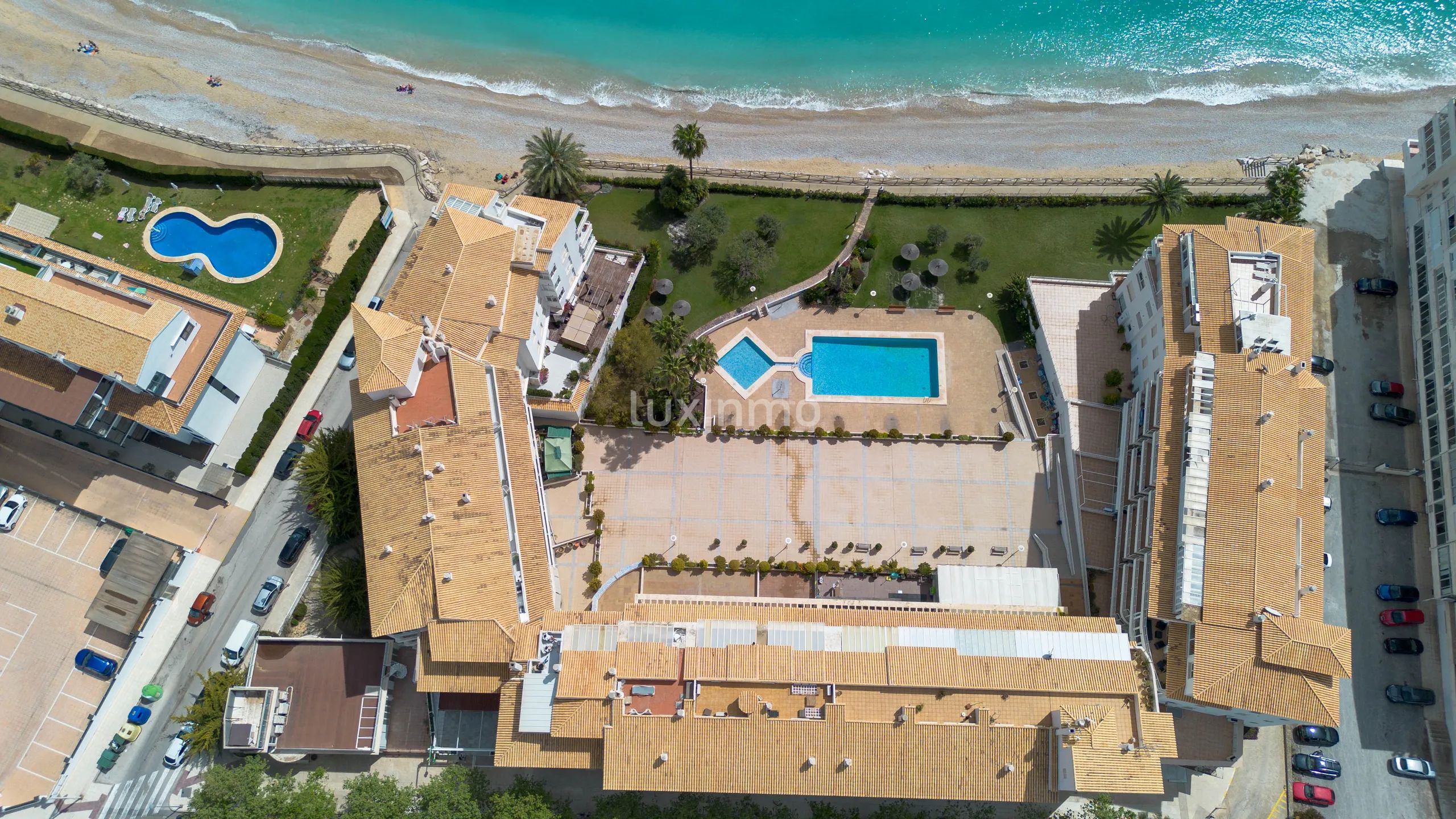 Duplex penthouse on the first line of the beach in Altea — photo 1