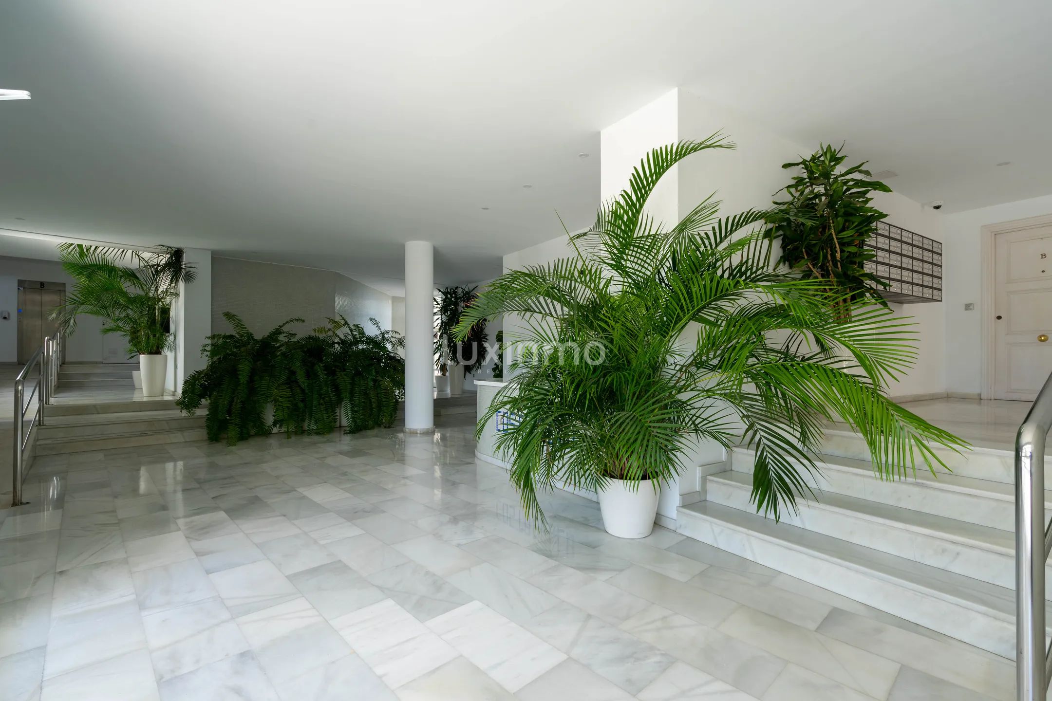 Duplex penthouse on the first line of the beach in Altea — photo 30