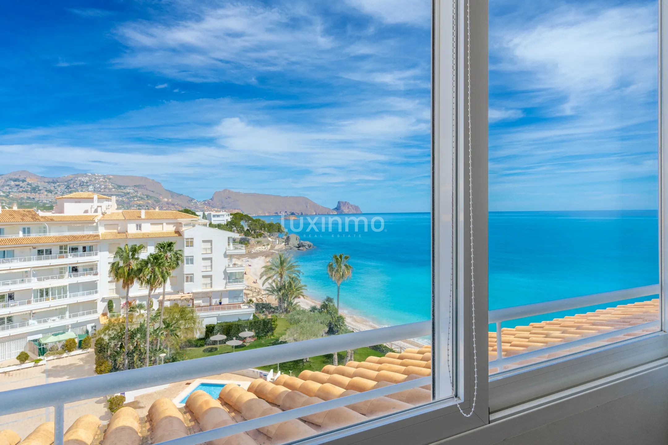 Duplex penthouse on the first line of the beach in Altea — photo 20