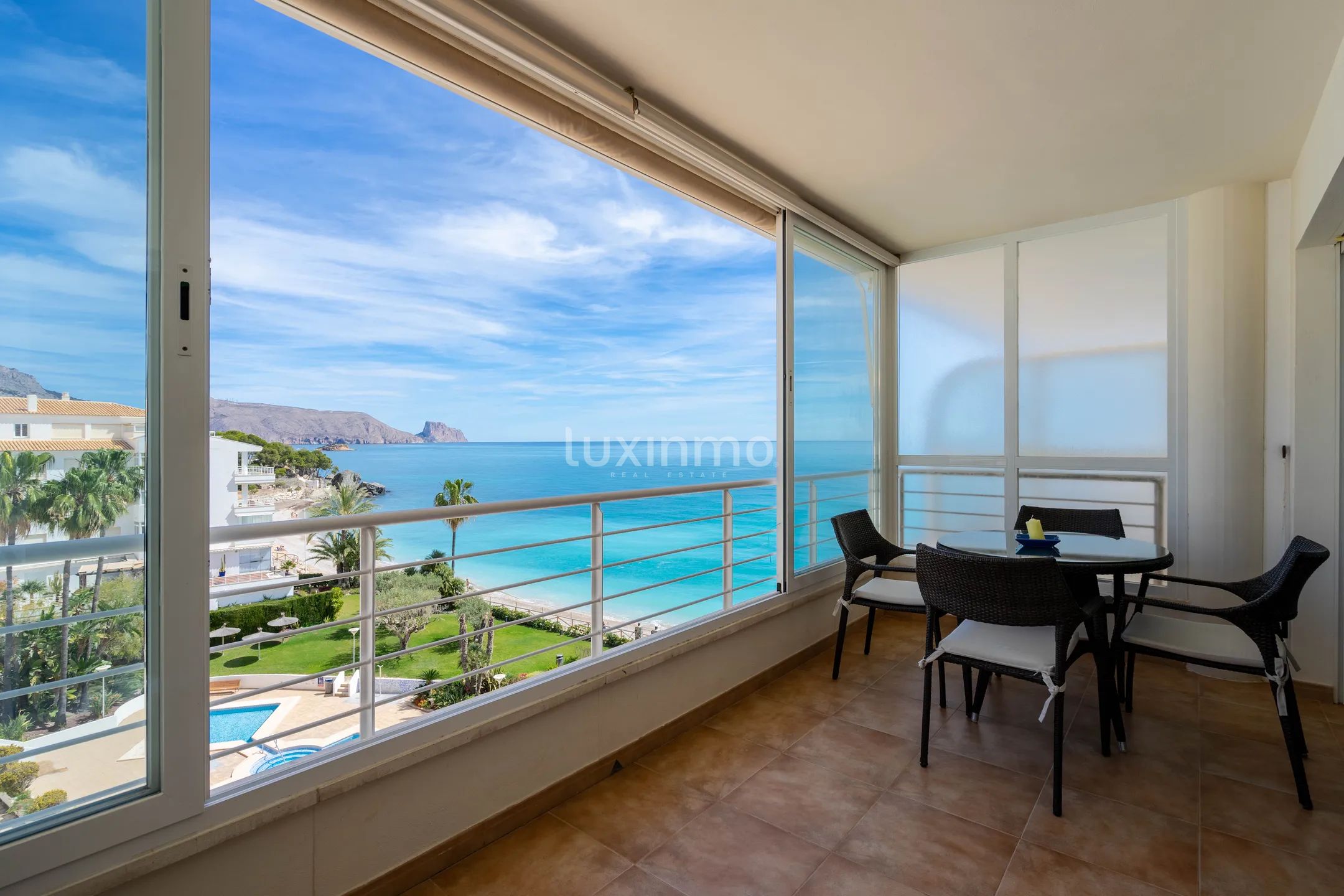 Duplex penthouse on the first line of the beach in Altea — photo 4