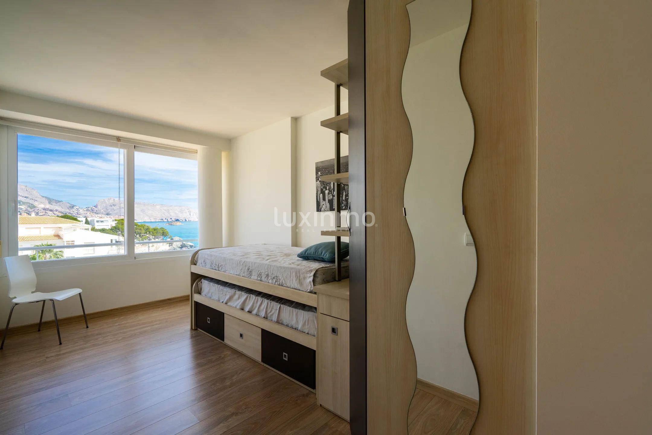 Duplex penthouse on the first line of the beach in Altea — photo 21