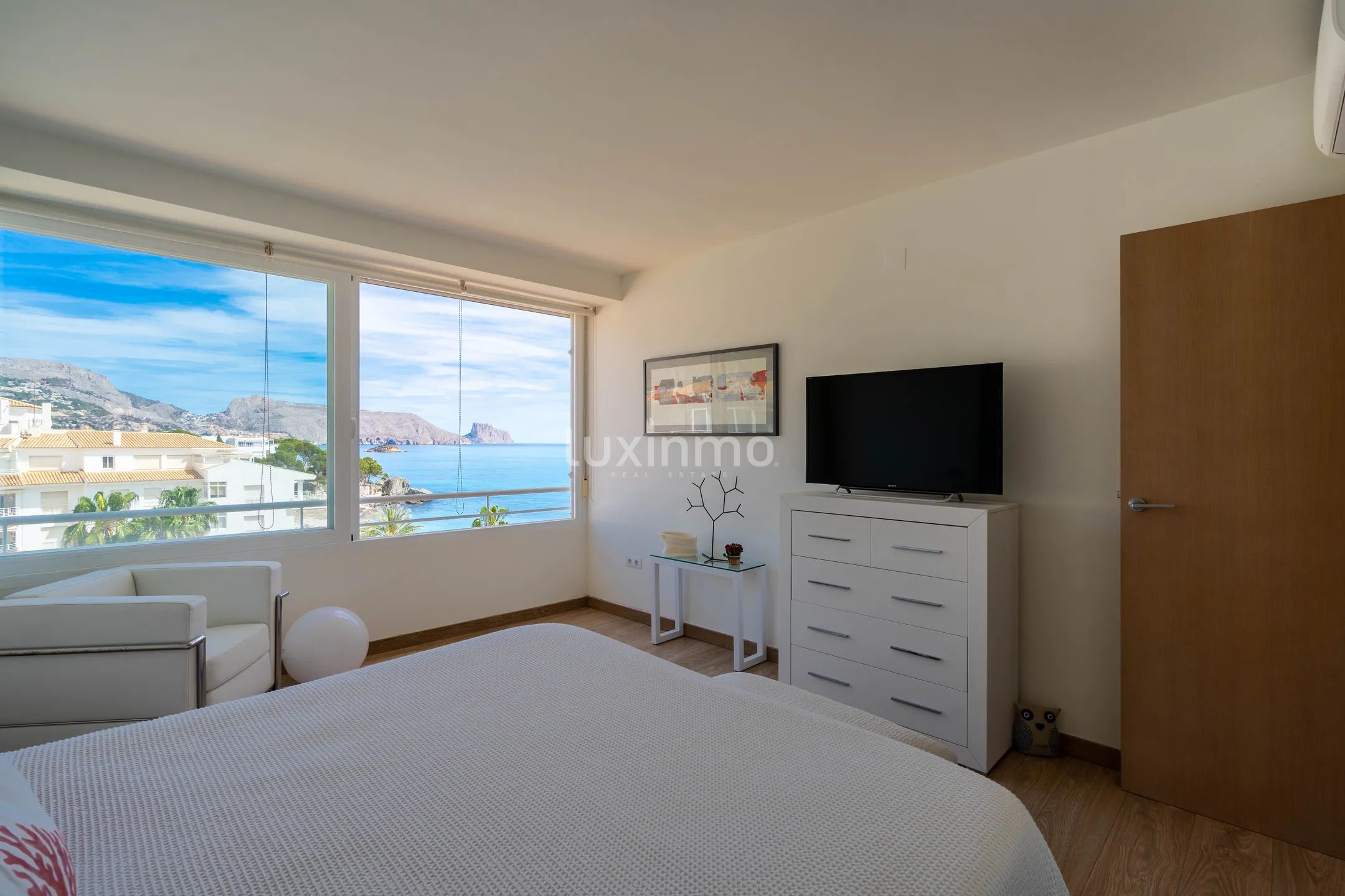 Duplex penthouse on the first line of the beach in Altea — photo 15