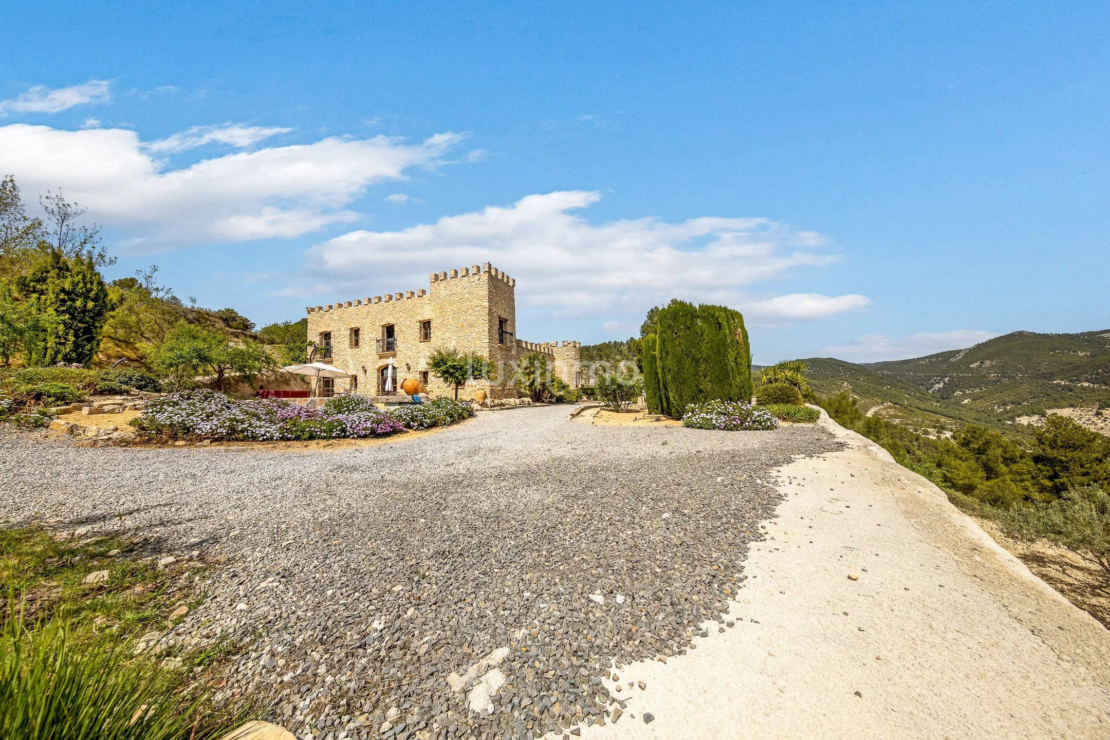 Renovated castle for sale in Relleu with super mountain views — photo 11