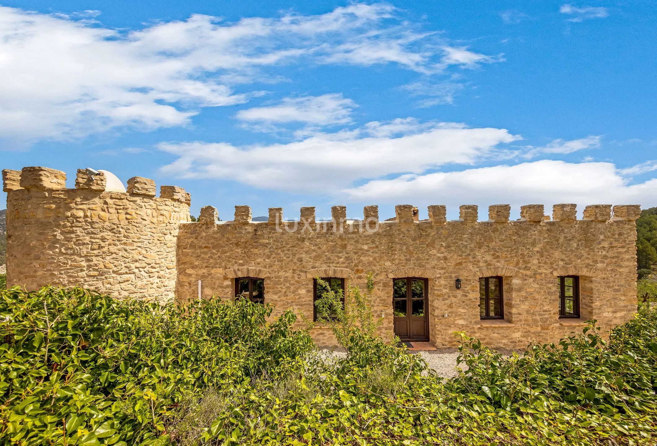 Renovated castle for sale in Relleu with super mountain views — photo 3