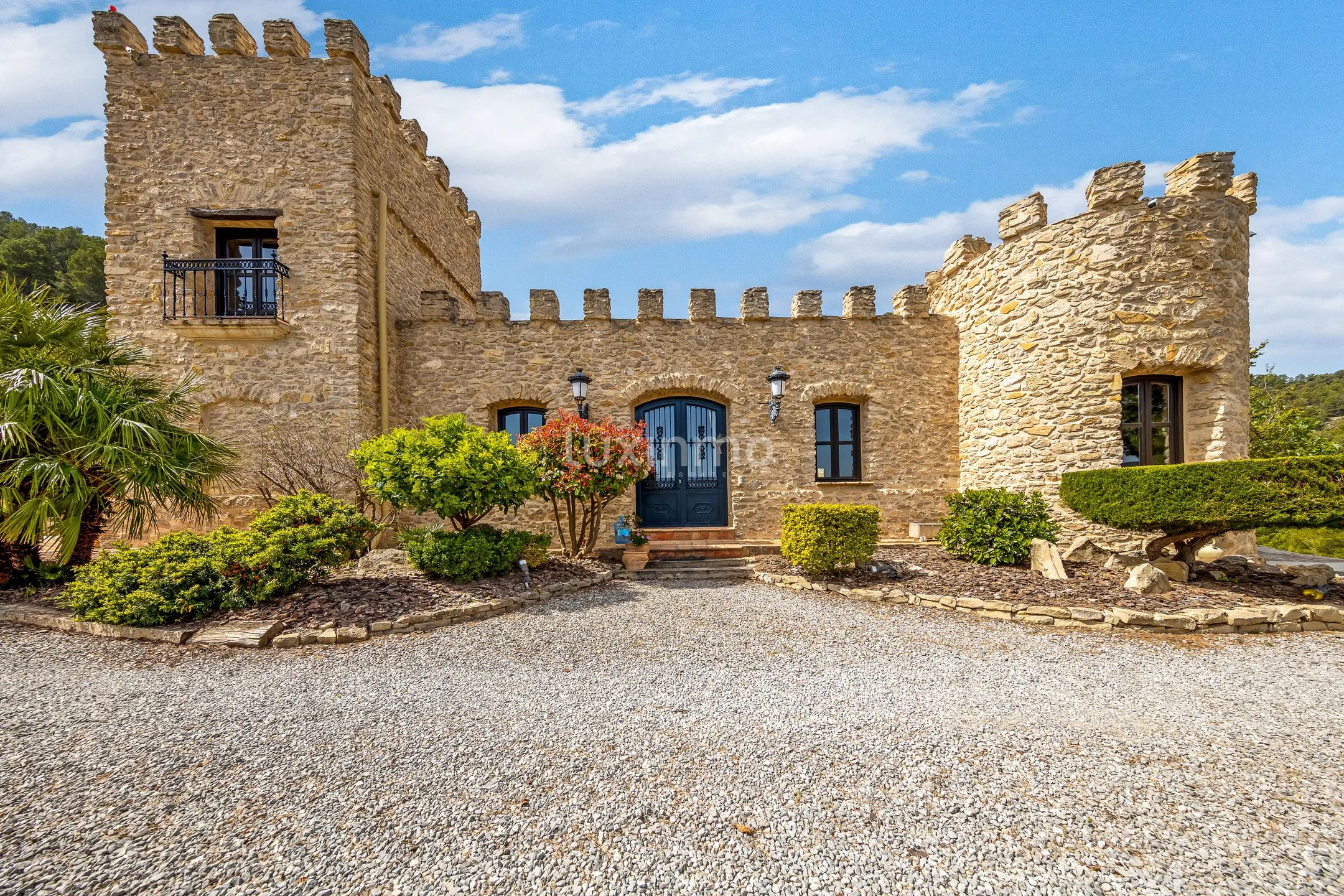 Renovated castle for sale in Relleu with super mountain views — photo 1