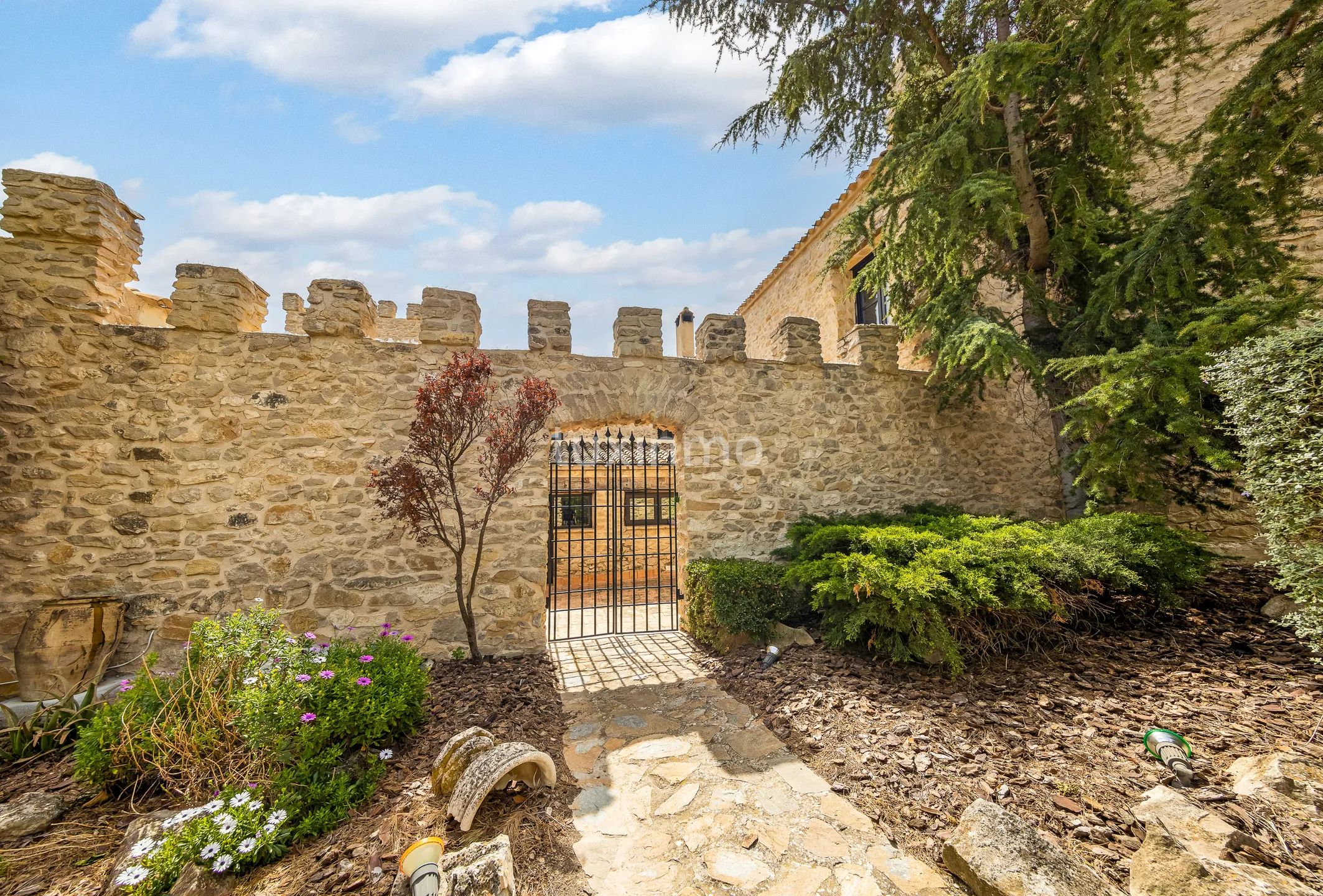 Renovated castle for sale in Relleu with super mountain views — photo 4