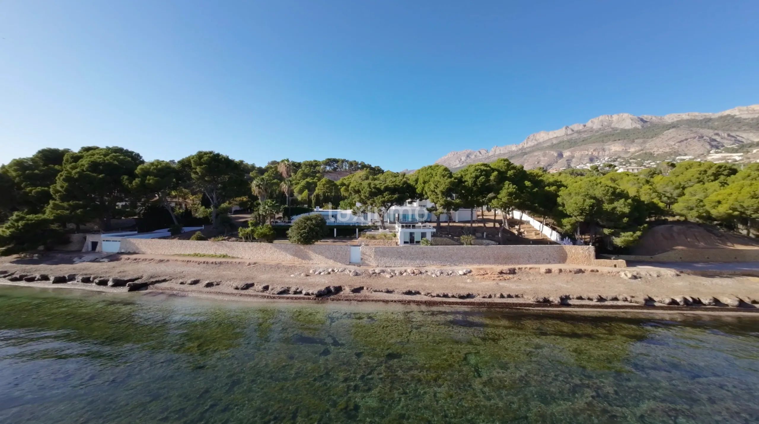 Mysig villa till salu med havsutsikt vid kusten av Galera Beach i Altea