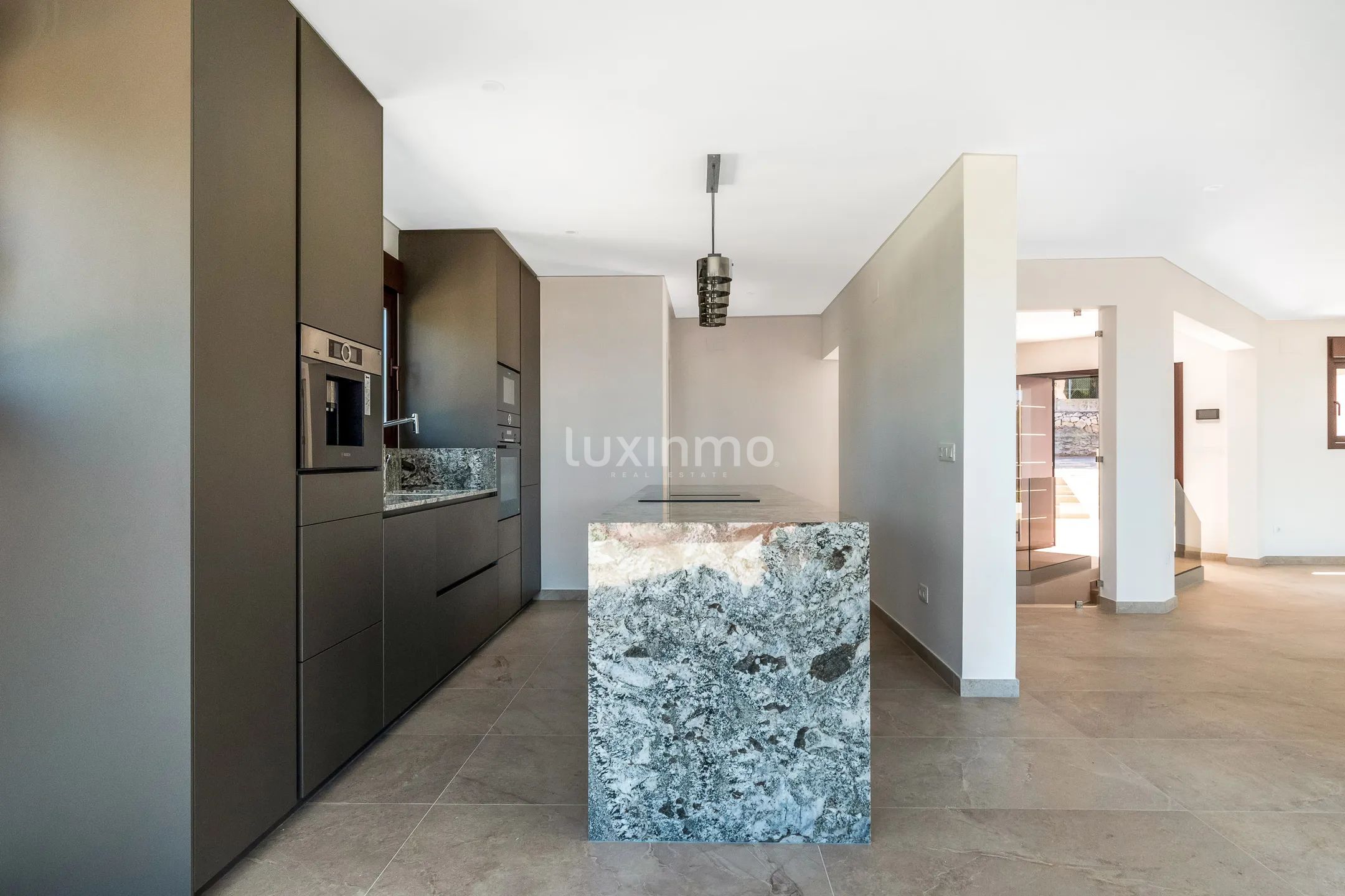 Luxury modern villa with stunning views in El Montgó, Dénia — photo 3