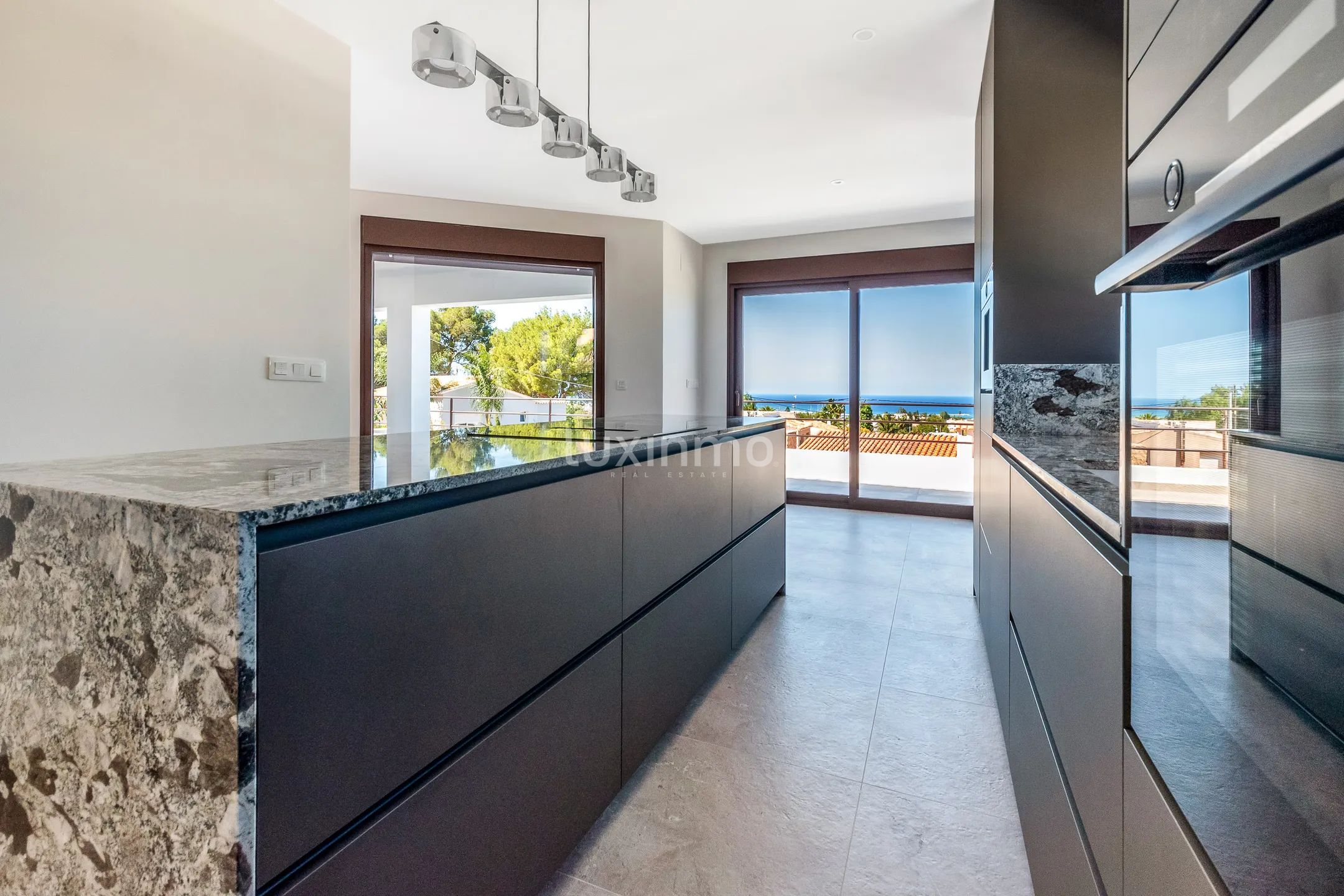 Luxury modern villa with stunning views in El Montgó, Dénia — photo 4