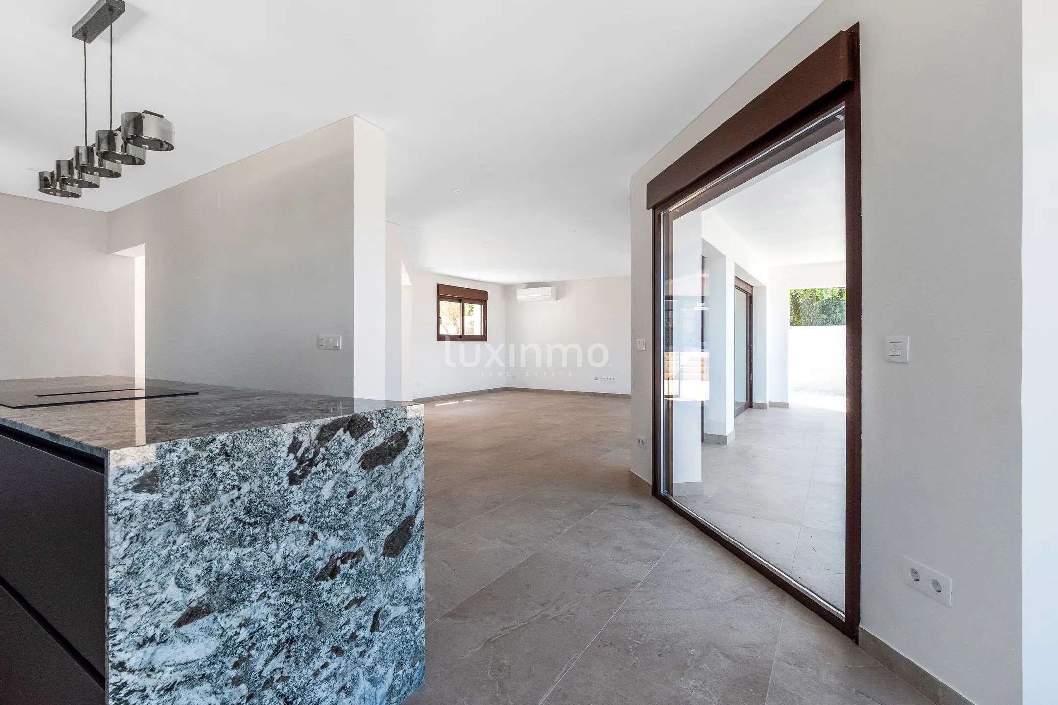 Luxury modern villa with stunning views in El Montgó, Dénia — photo 5