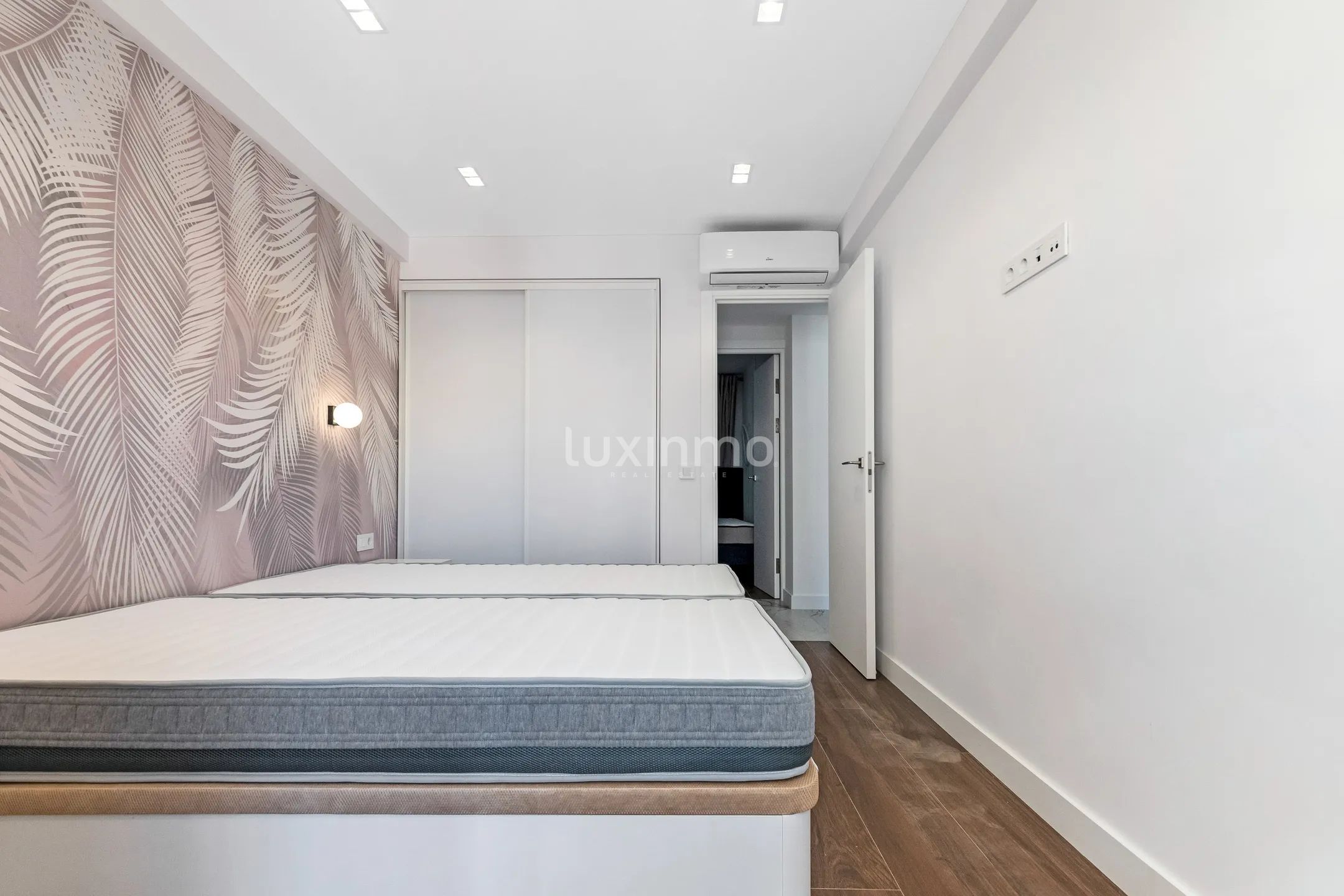 Stunning 3-Bedroom Flat with Sea & Mountain Views in Playa de Levante, Benidorm — photo 13