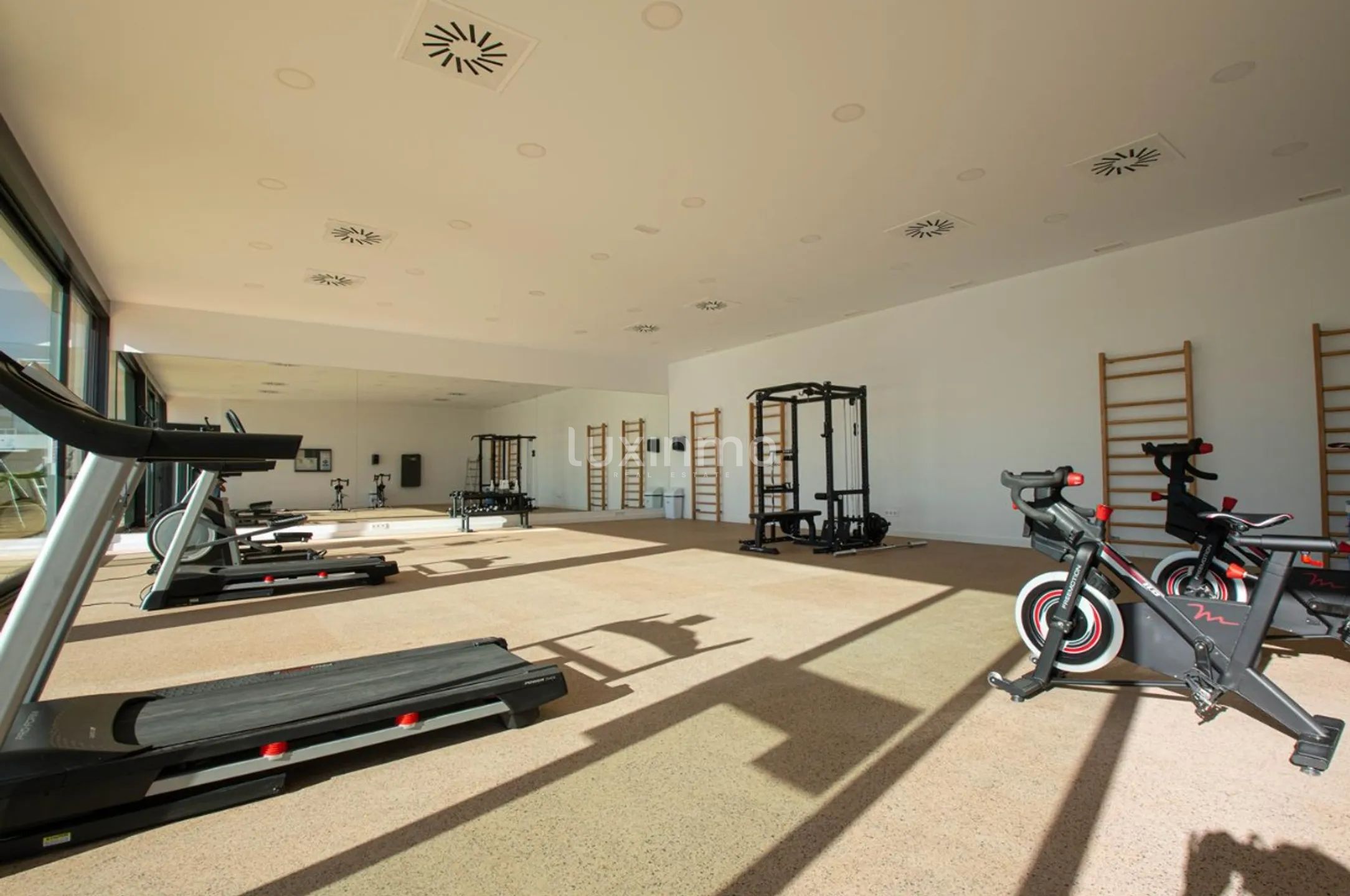 Oszałamiający nowoczesny penthouse z licencją turystyczną i widokiem na morze — photo 22