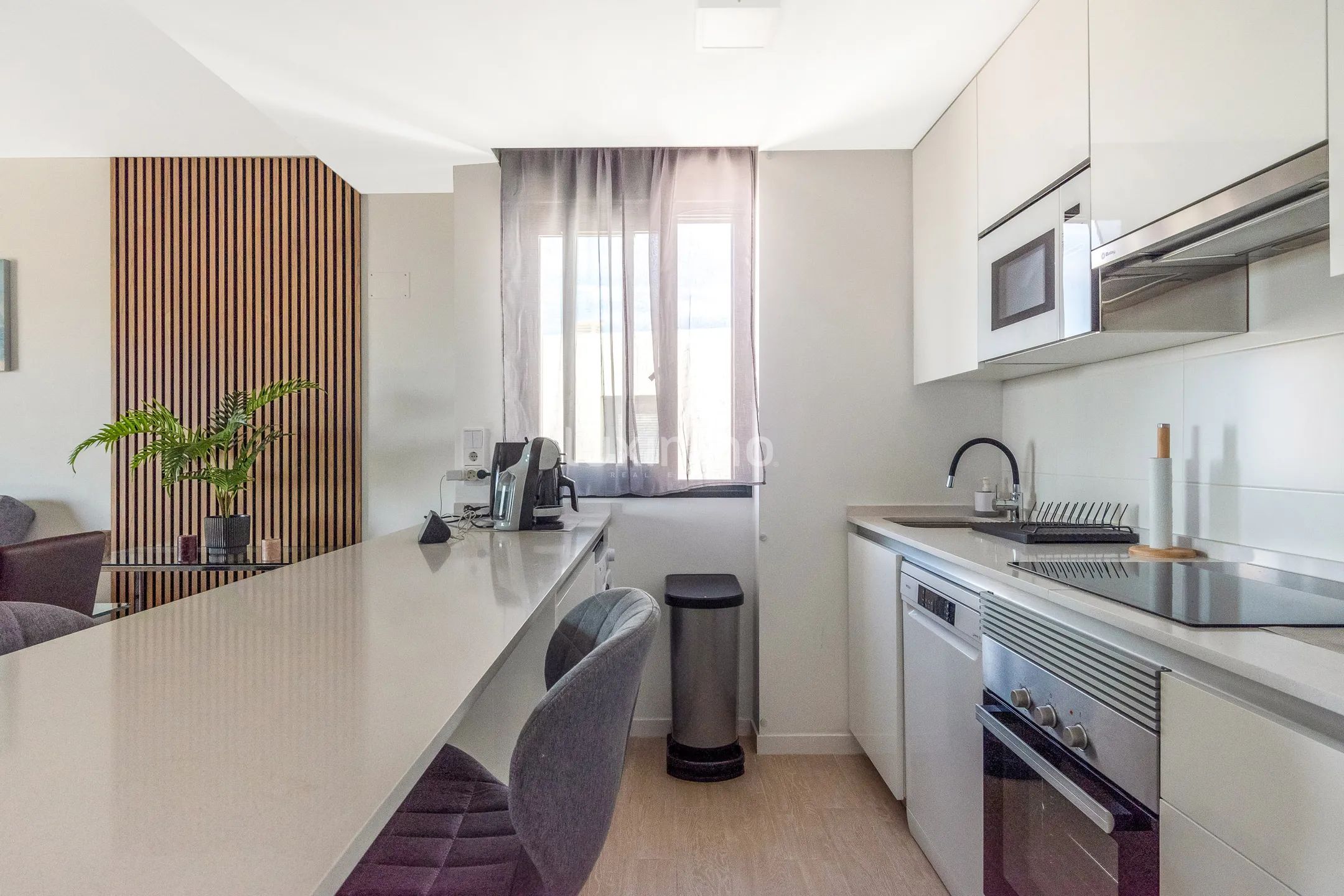 Oszałamiający nowoczesny penthouse z licencją turystyczną i widokiem na morze — photo 9