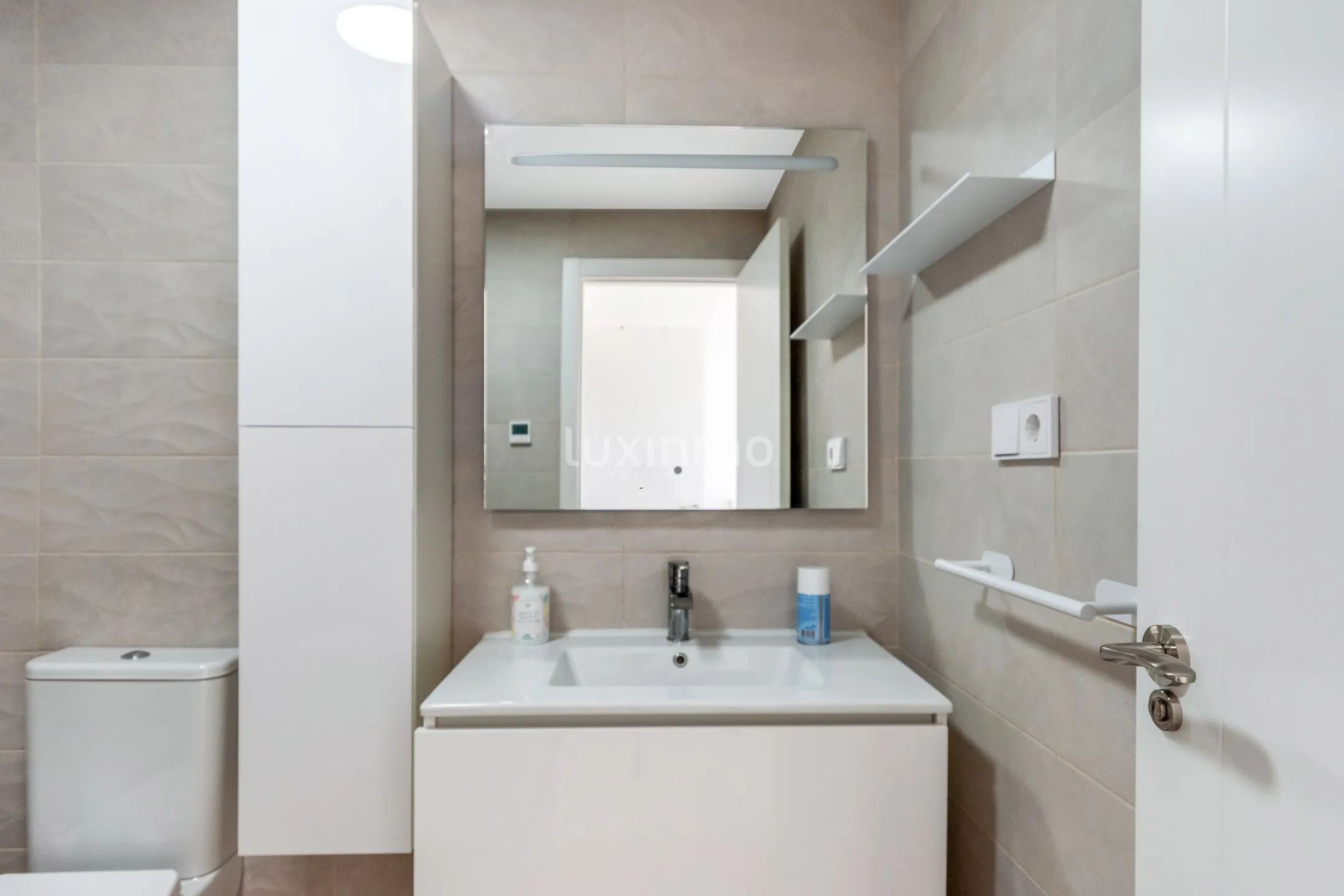Oszałamiający nowoczesny penthouse z licencją turystyczną i widokiem na morze — photo 12